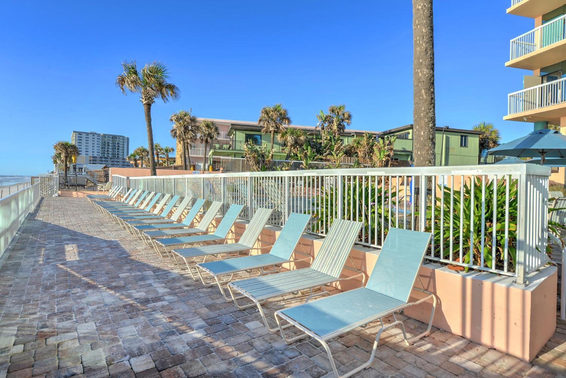 Bahama House - Daytona Shores Hotel