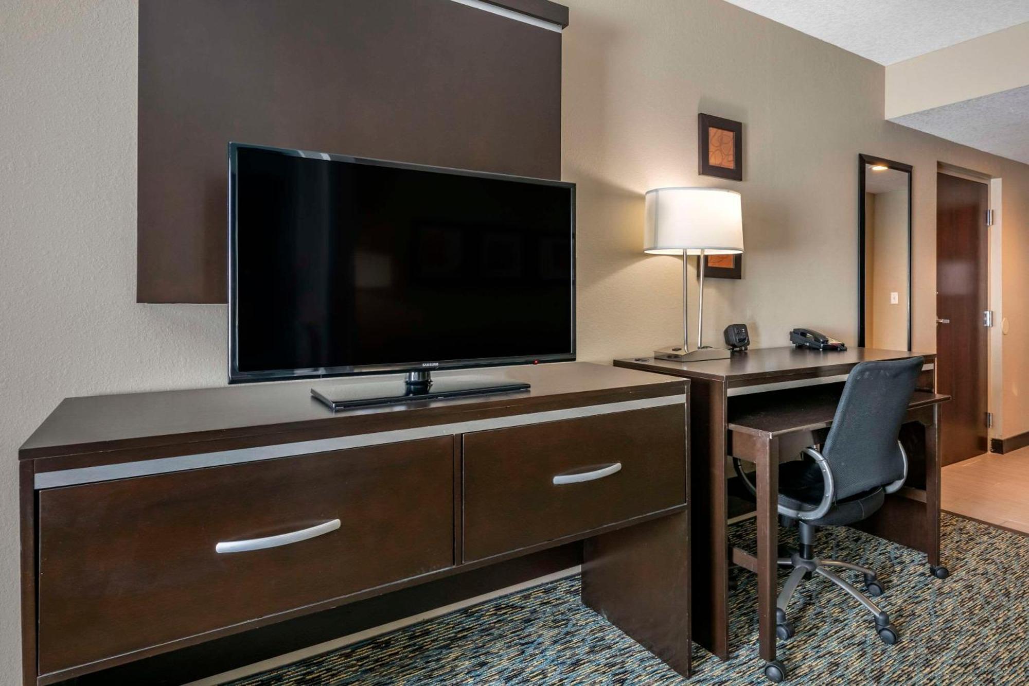 Comfort Lauderdale Airport South & Cruise Port Dania Beach