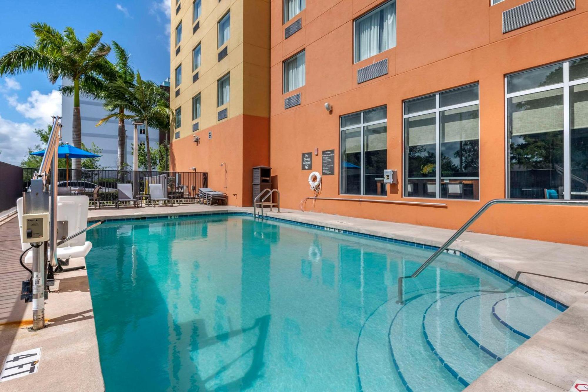 Hotel Comfort Lauderdale Airport South & Cruise Port Dania Beach