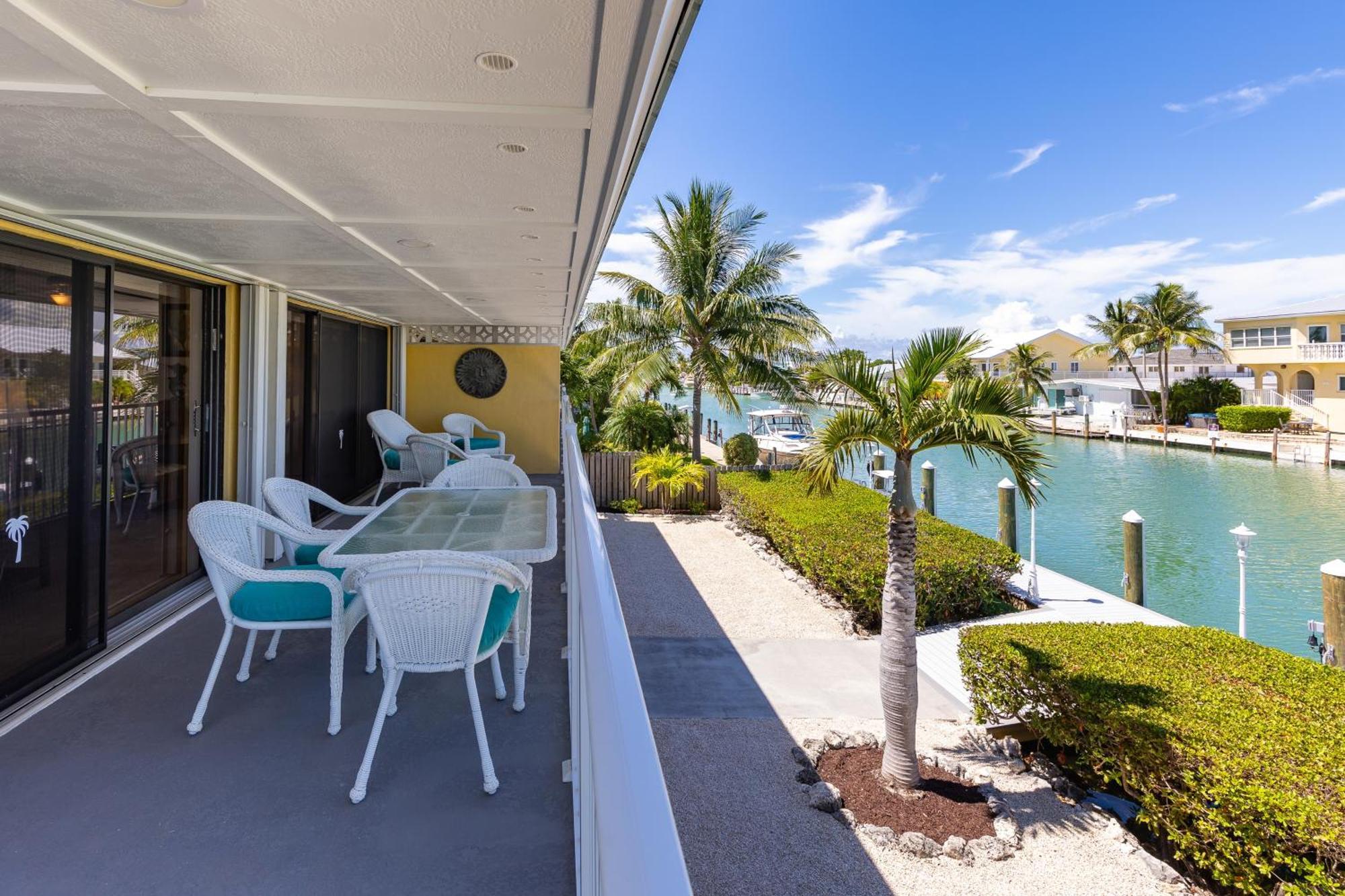 Canal-side Charisma Holiday home *