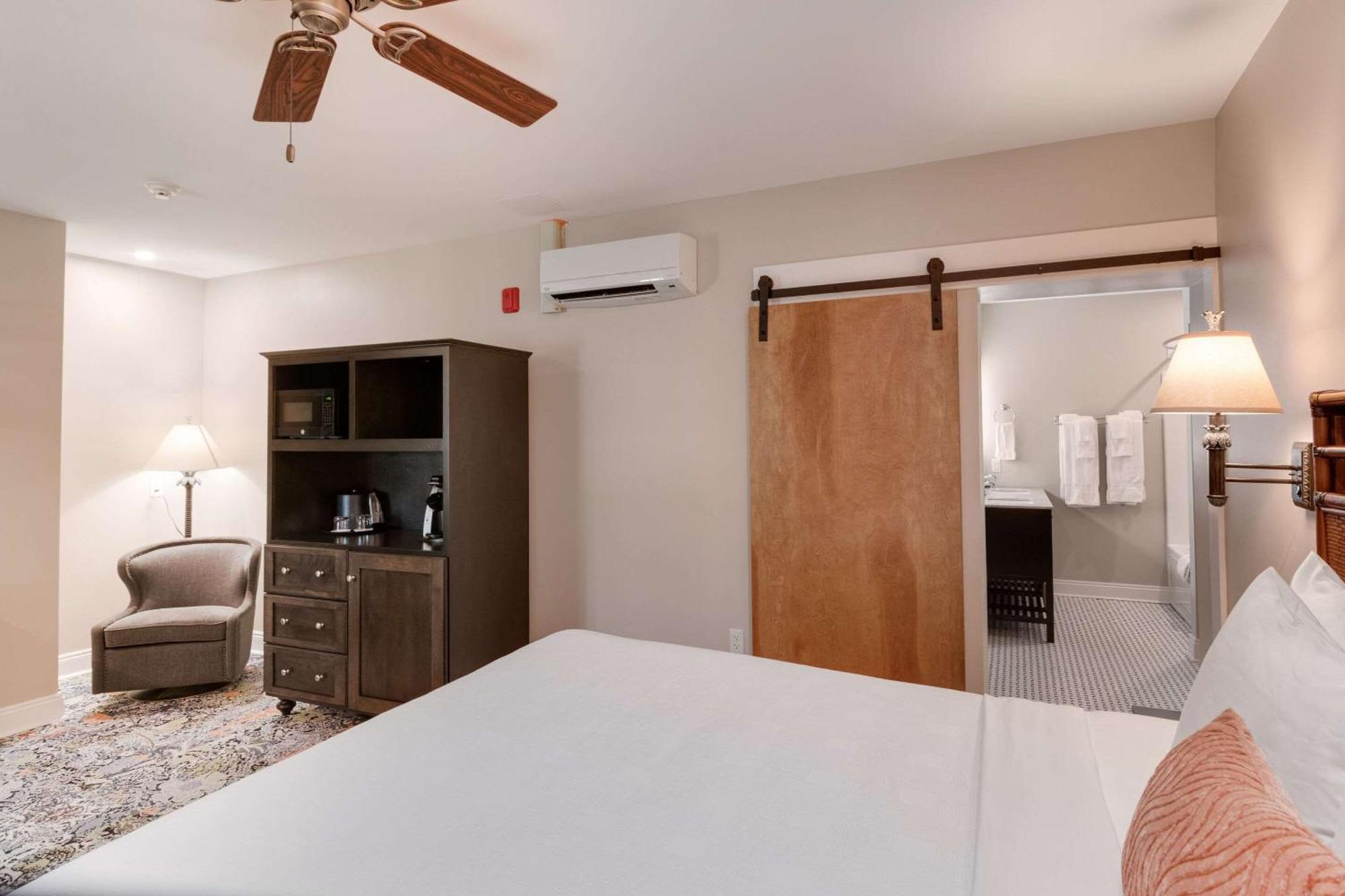 Hotel The Port And Cottages, Ascend Collection 4*
