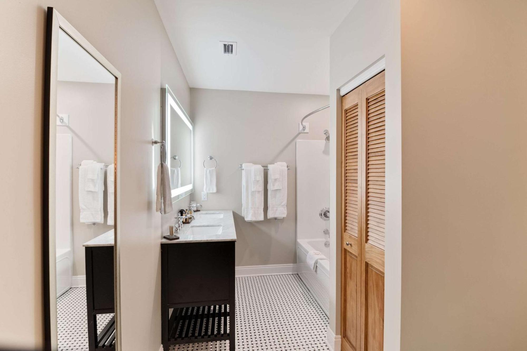 Hotel The Port And Cottages, Ascend Collection