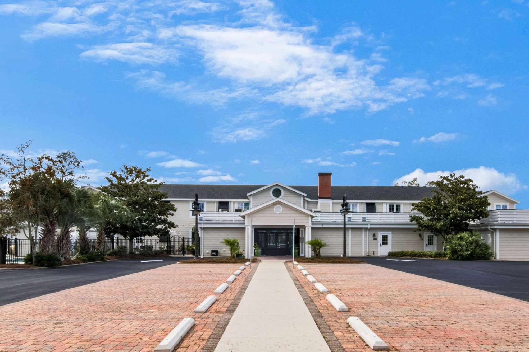 The Port And Cottages, Ascend Collection