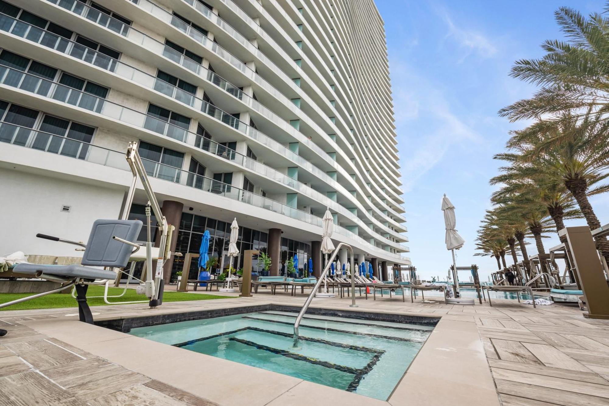 Lyfe Stunning 2 Bdr Modern On The Ocean Apartment *