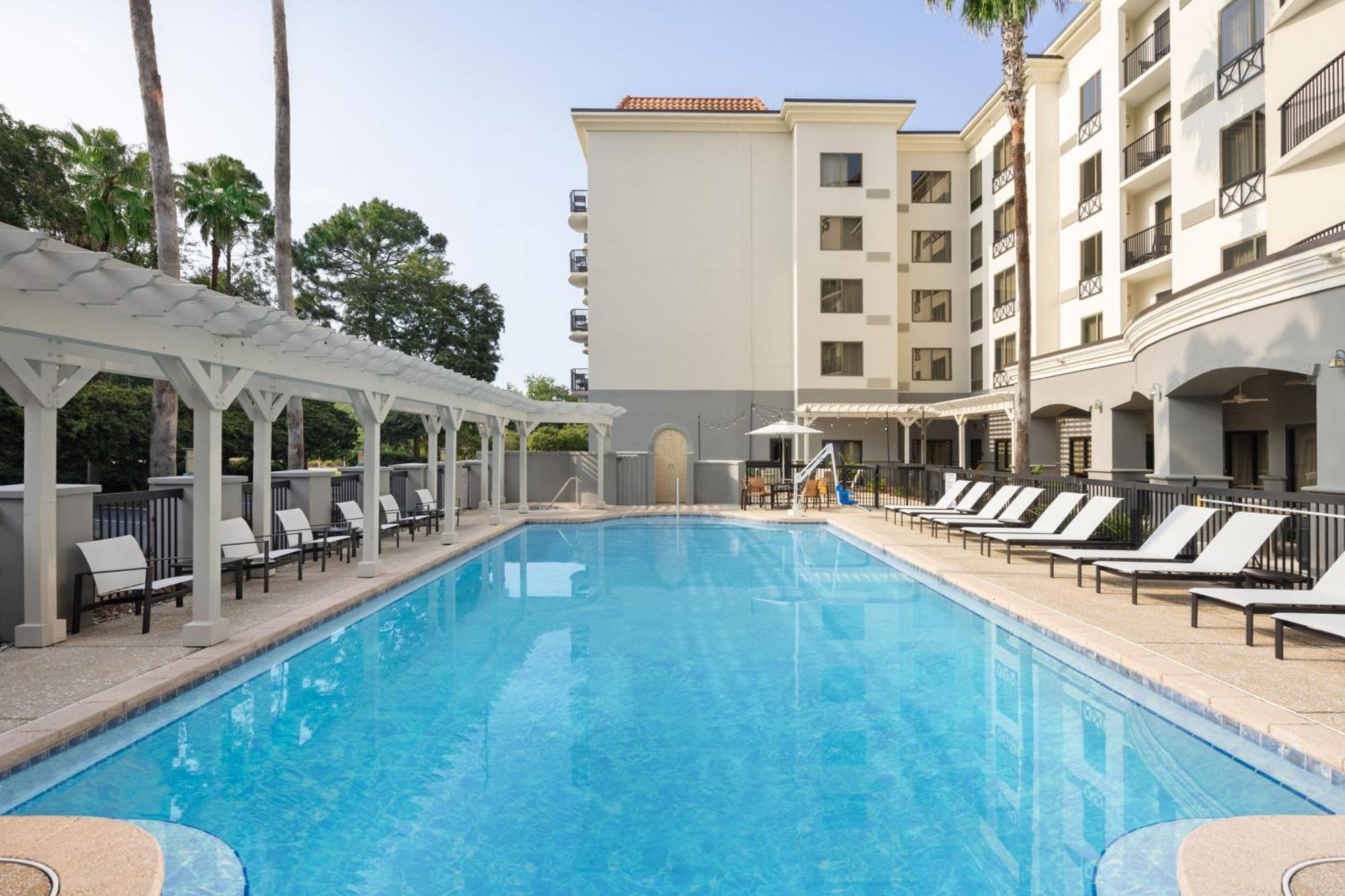 Courtyard By Marriott Sandestin At Grand Boulevard Hotel 3*