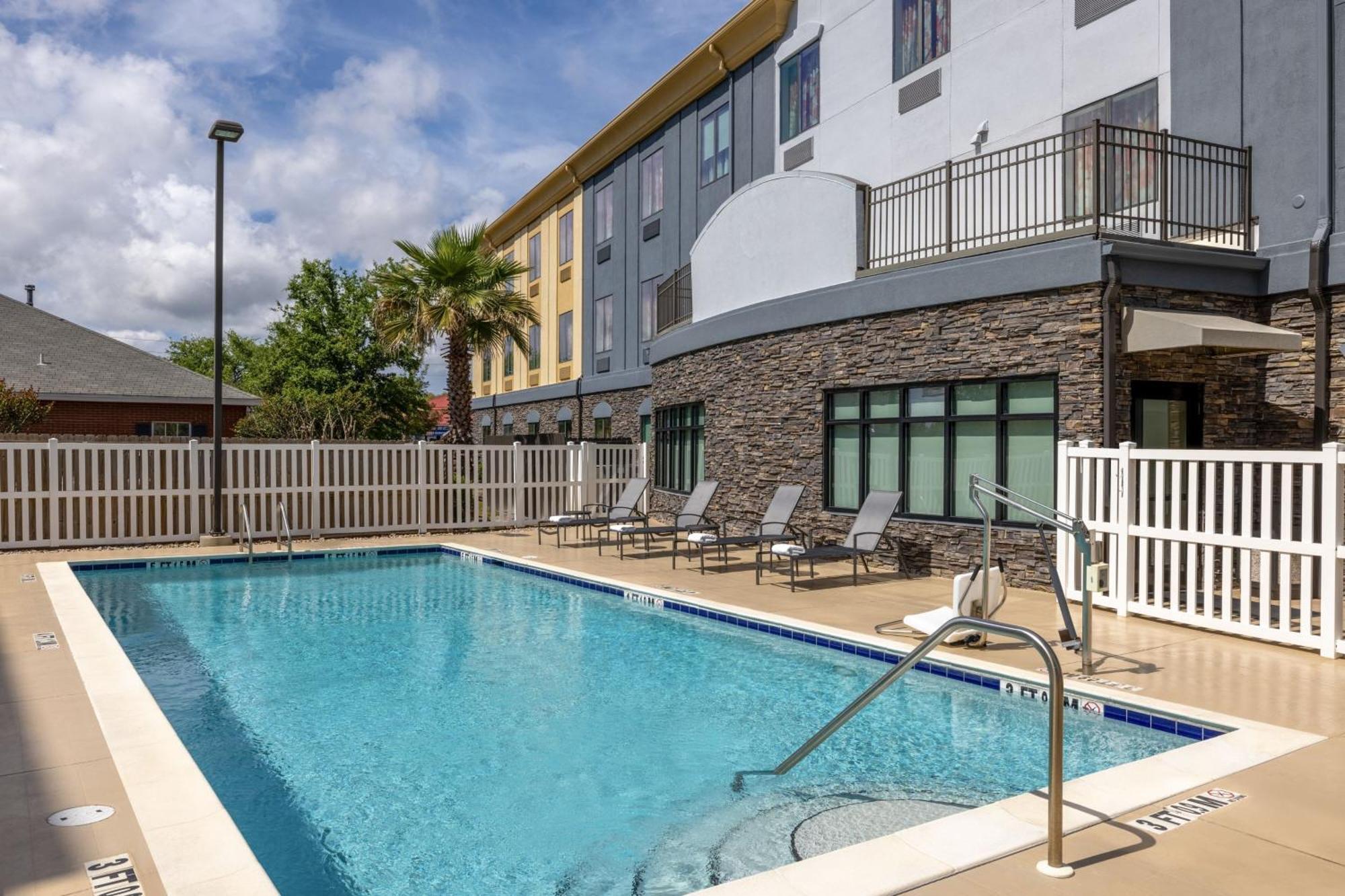 Hotel Fairfield & By Marriott Walton Hurlburt Area