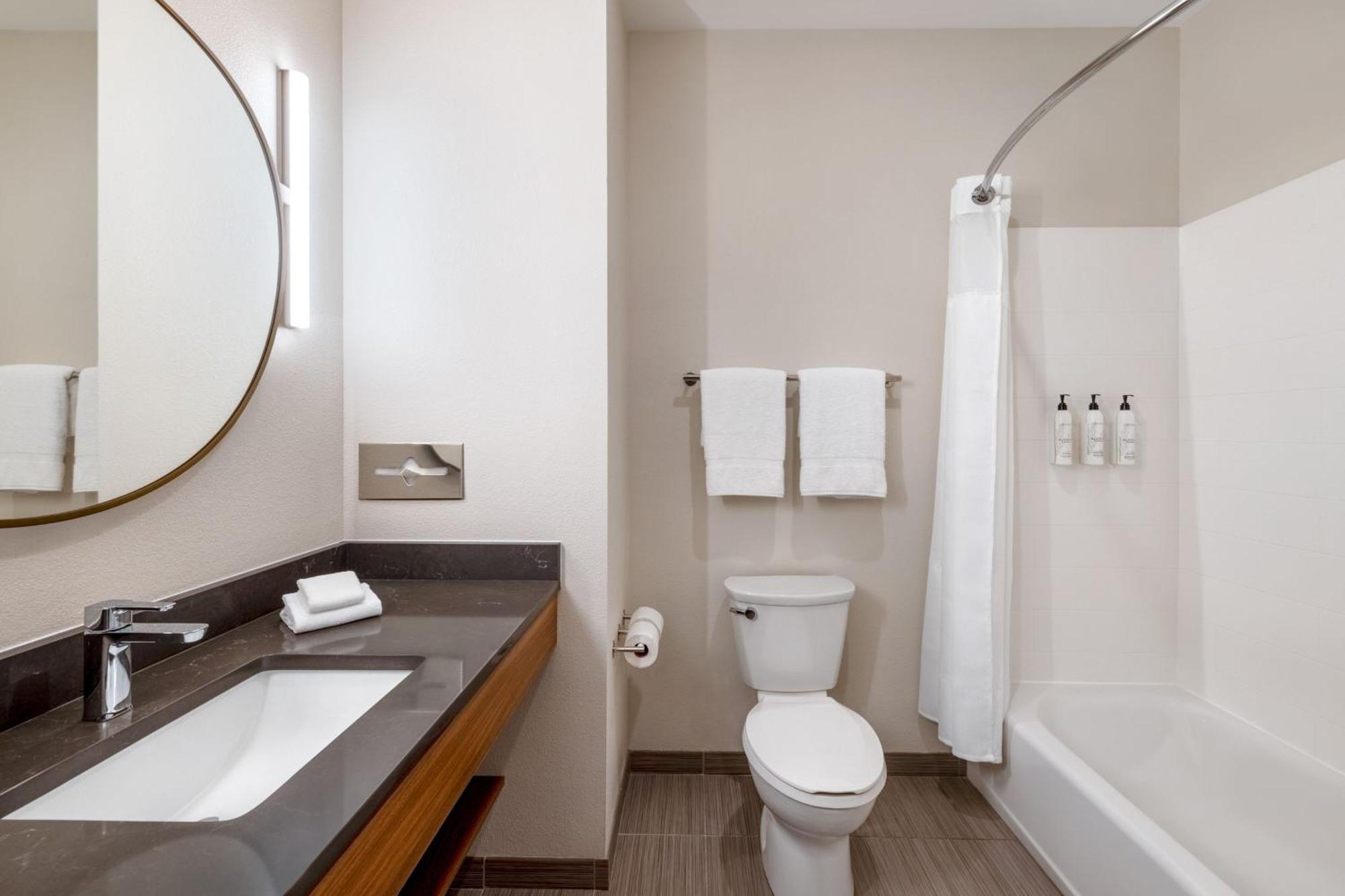 Fairfield & By Marriott Walton Hurlburt Area 2*