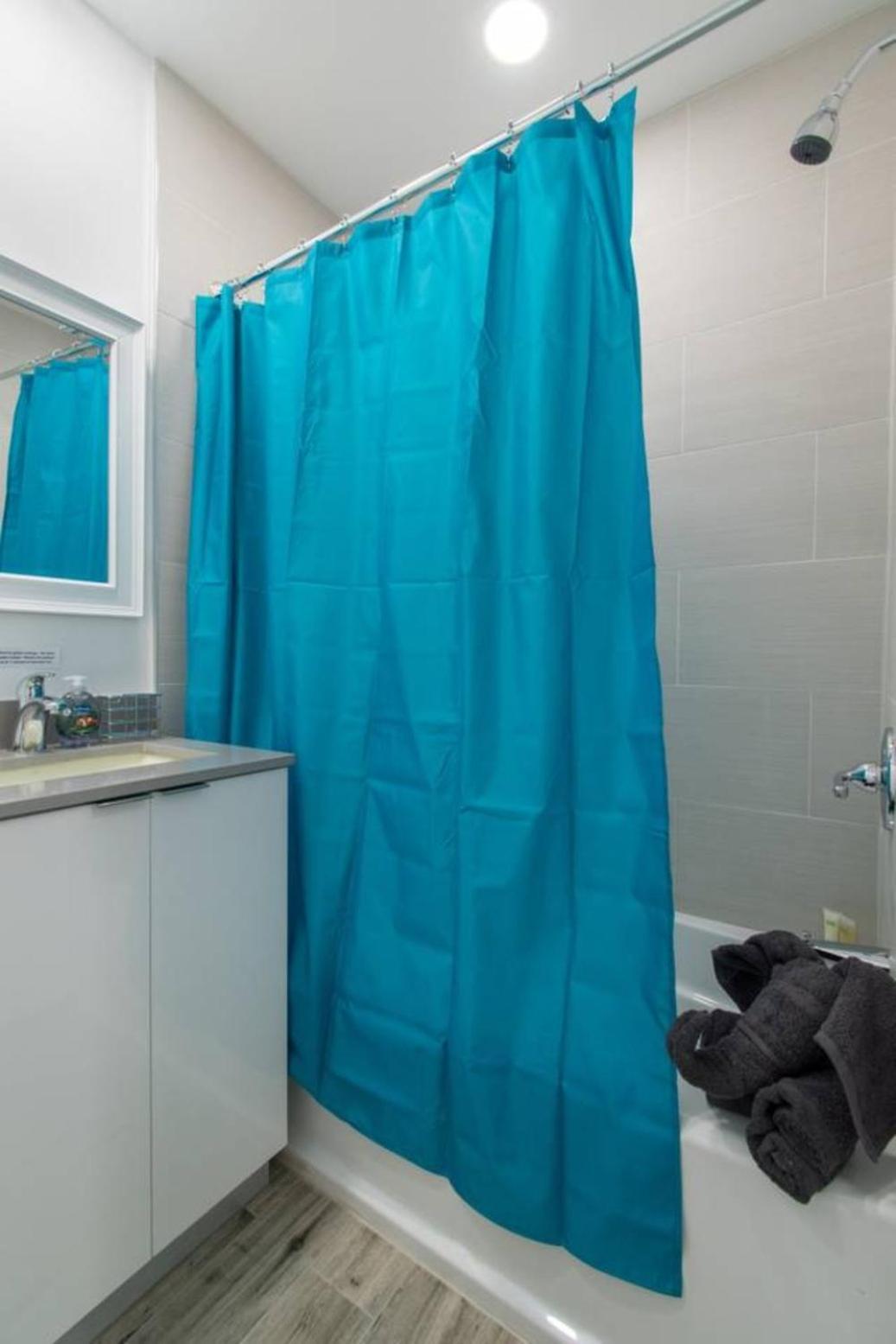 Chic 1 Bedroom W Parking Space & Walk To The #6 * Hollywood