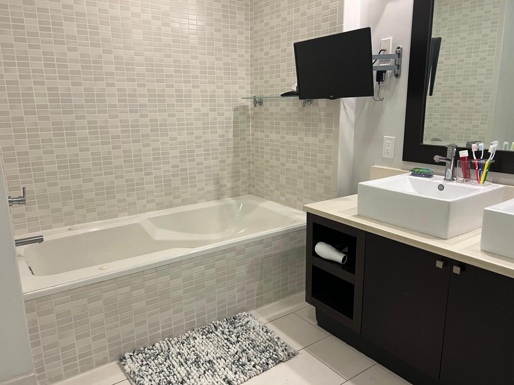 Doral Pool 404 By Wave Apartment Miami