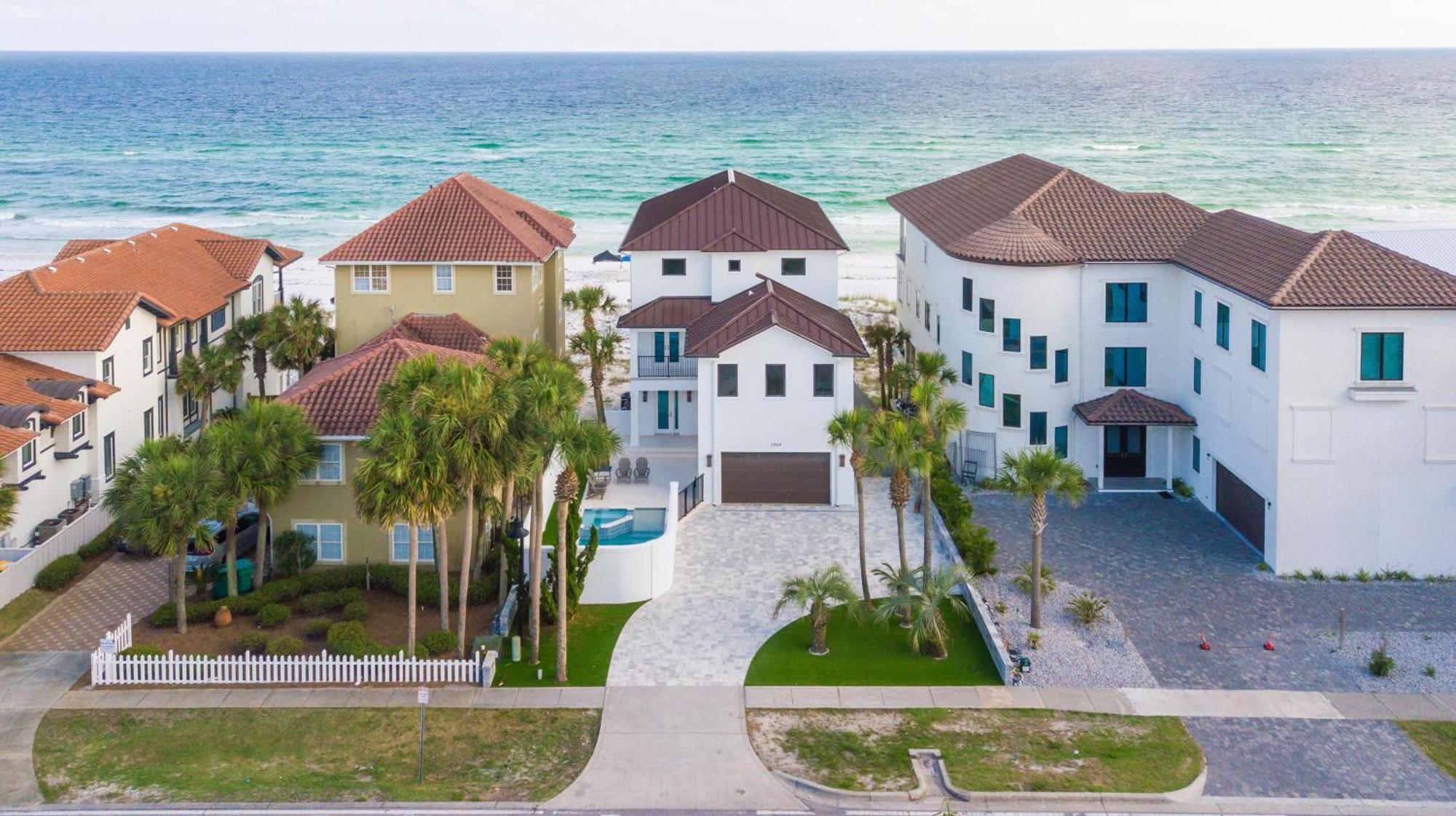 Holiday home Queen Of Crystal Shores Luxury Beachfront Retreat Destin