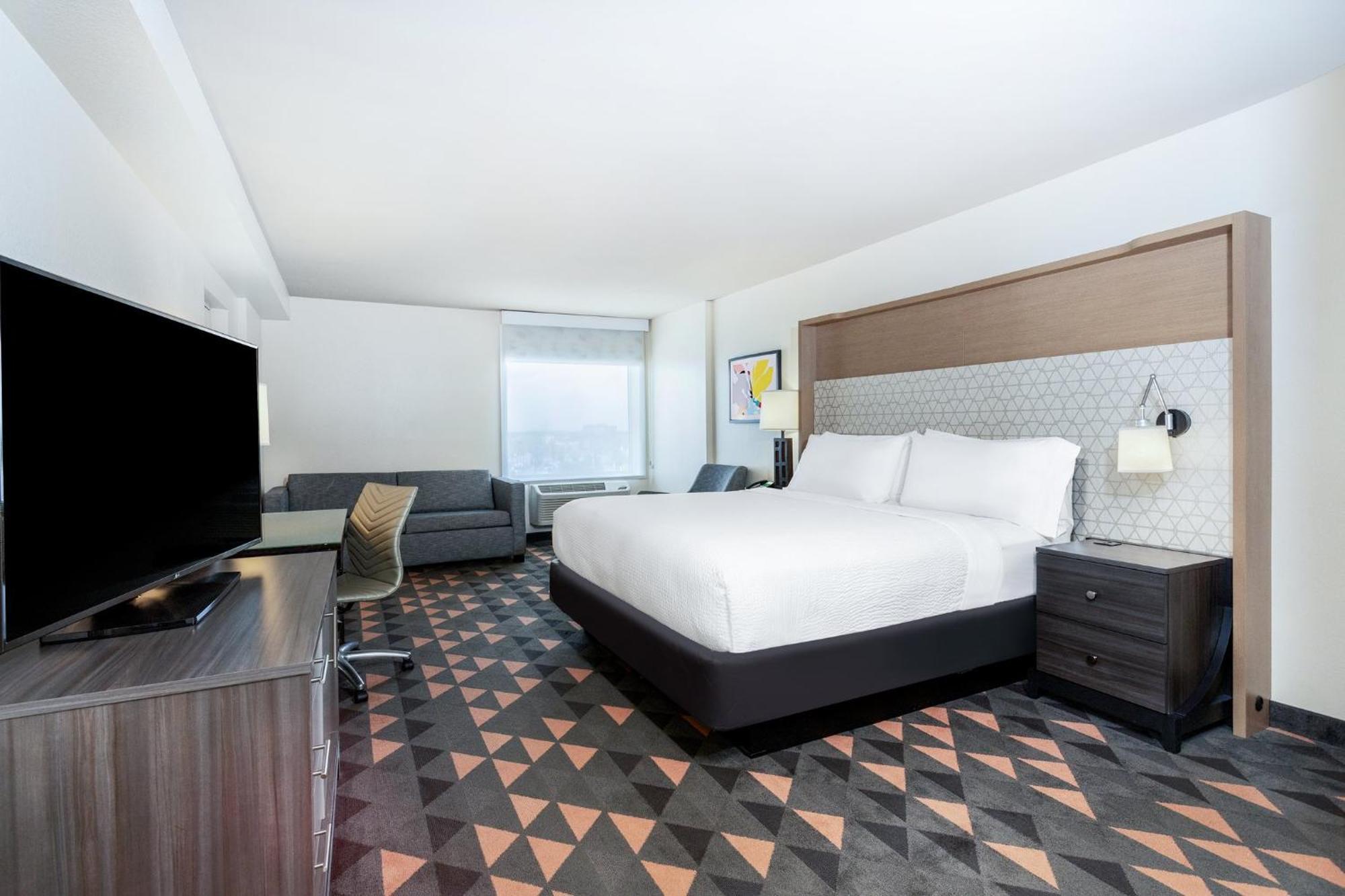 & Across From Universal By Ihg Orlando