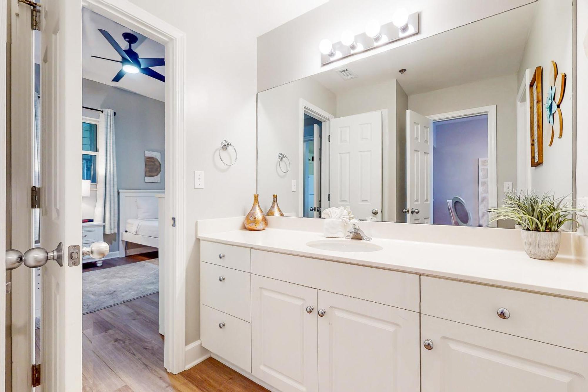 Leeward Key Apartment