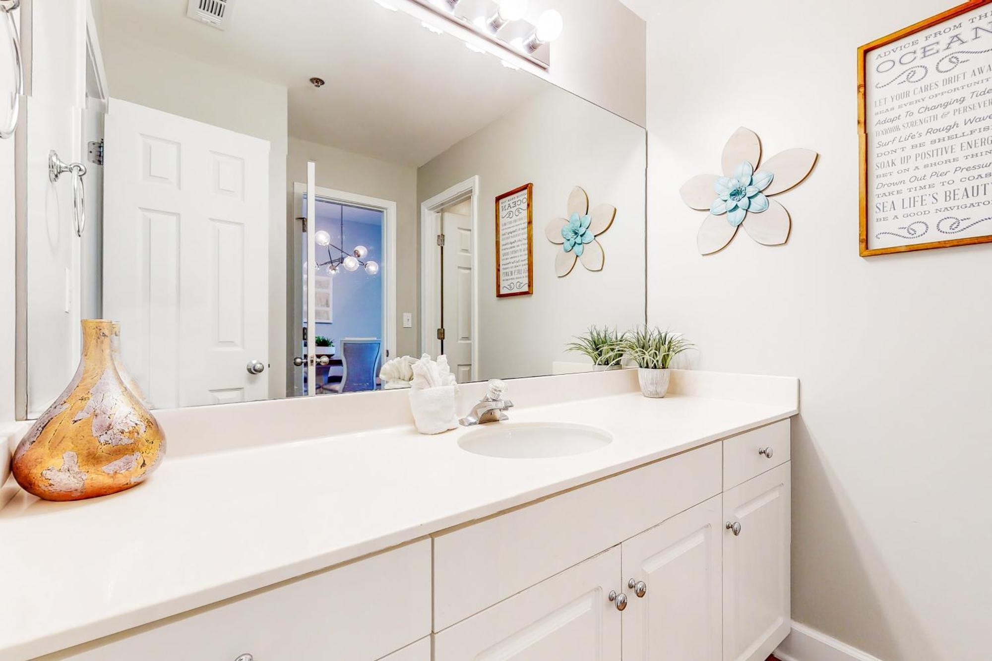 Leeward Key Apartment