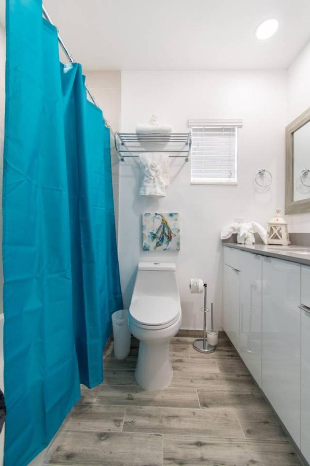 Apartment Trendy 1br W Parking Space & Walk To The #8