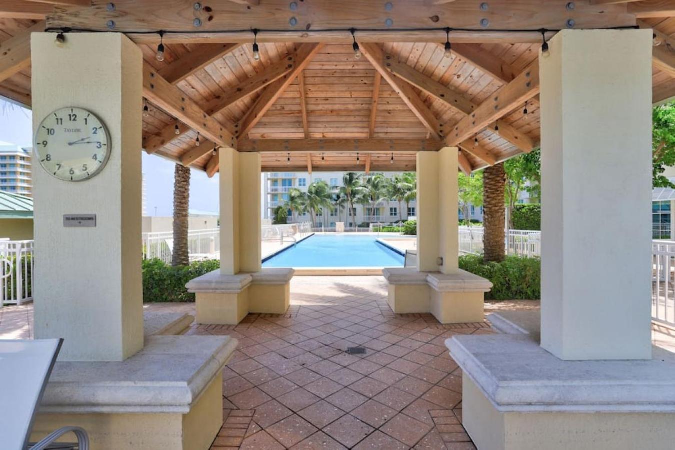1br Rooftop Pool-10 Min Walk To Boynton Beach