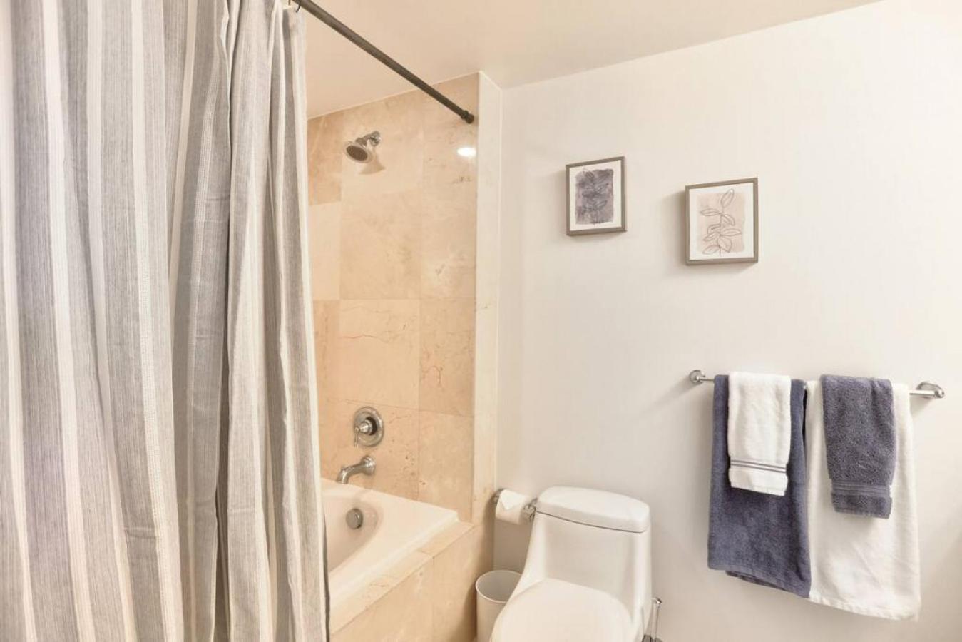 1br Rooftop Pool-10 Min Walk To Holiday home