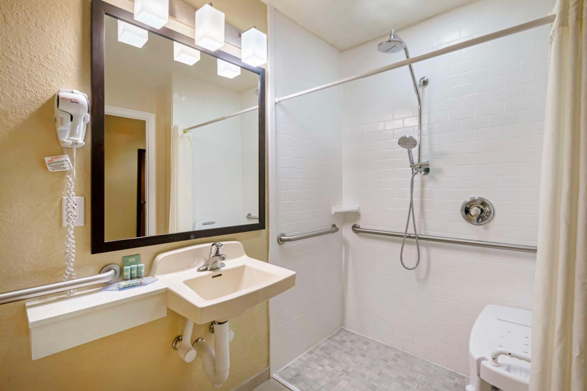 Western Edgewater Hotel