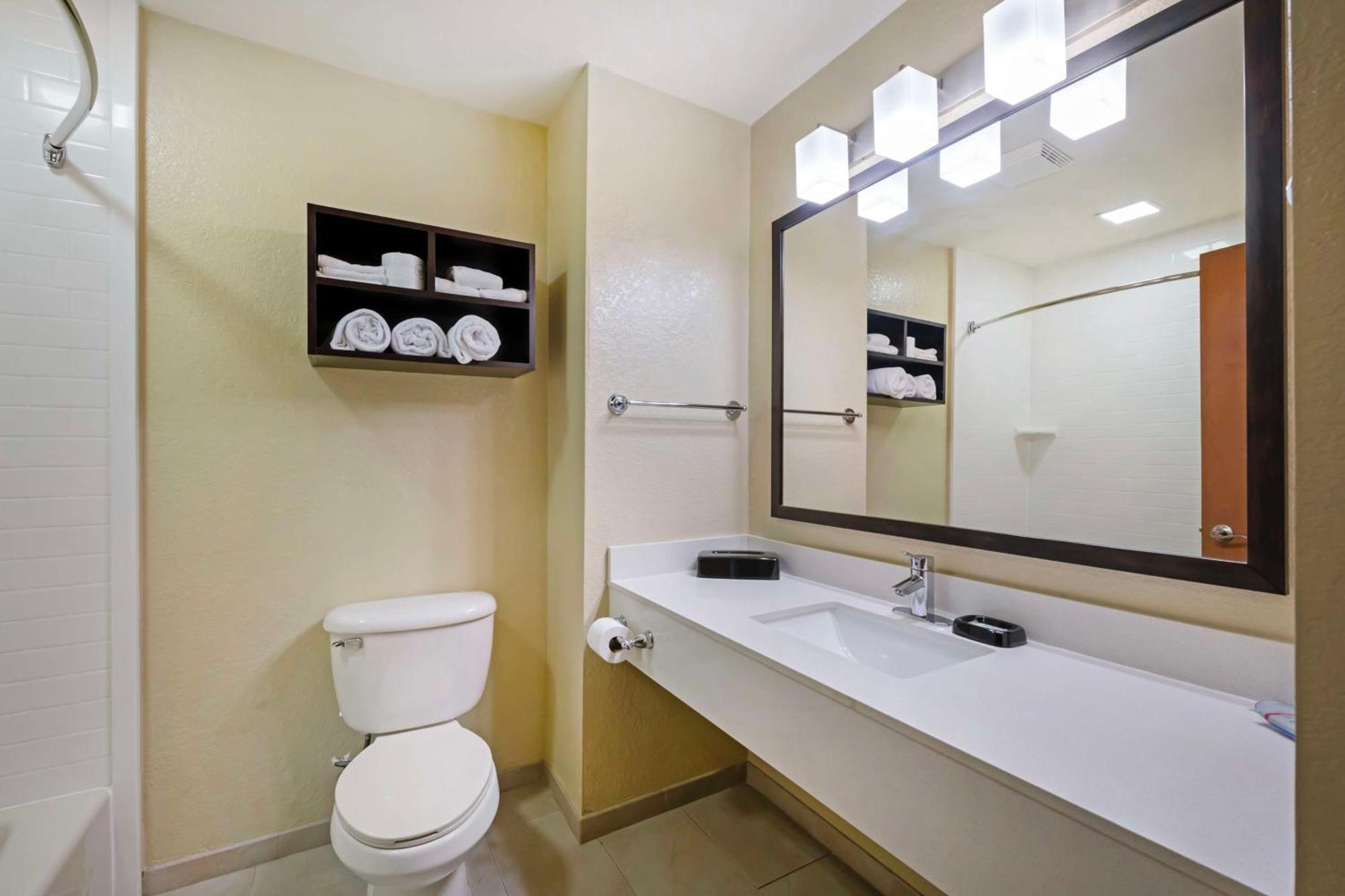Western Edgewater Hotel 3*
