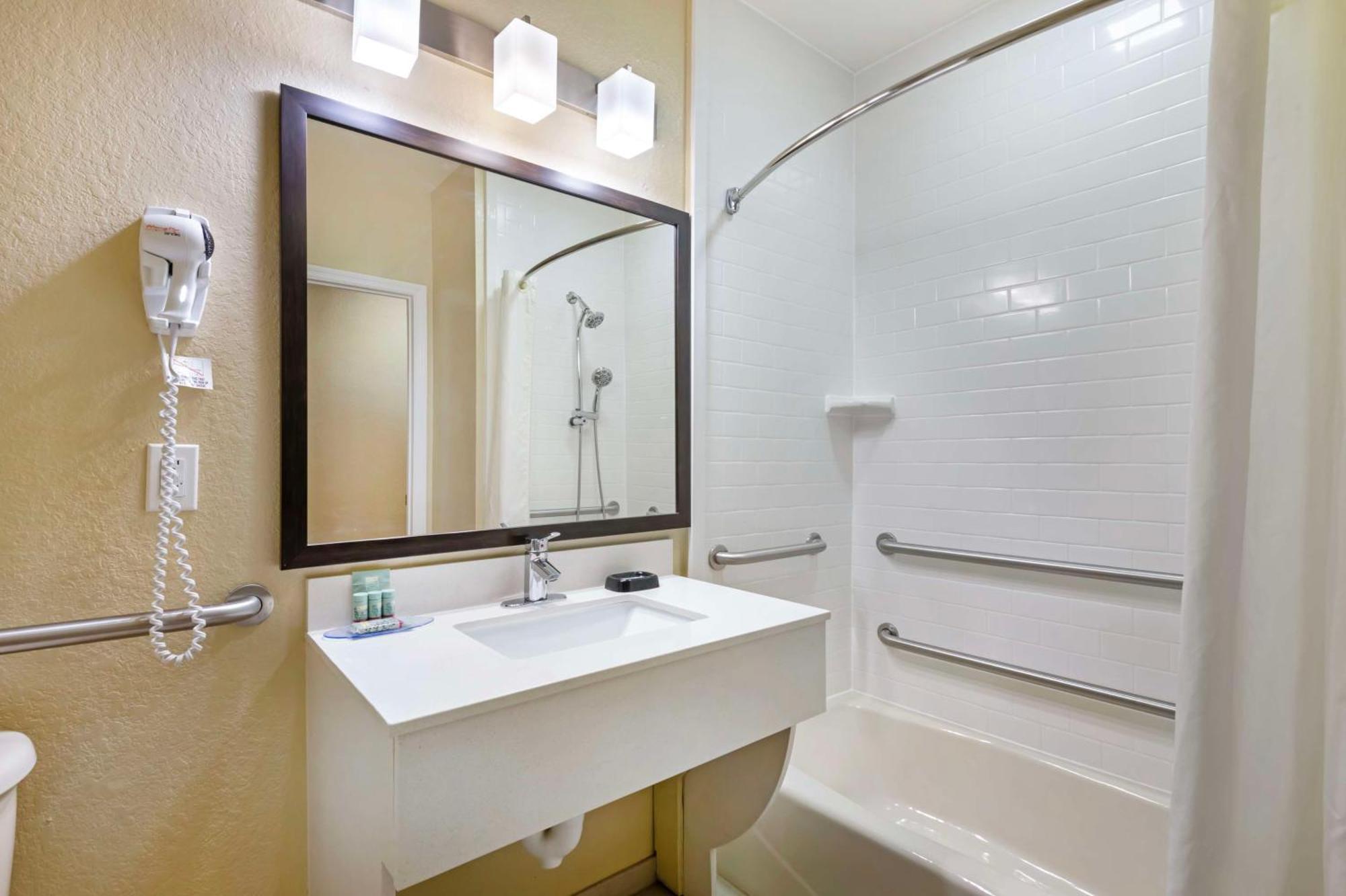 Hotel Western Edgewater 3*