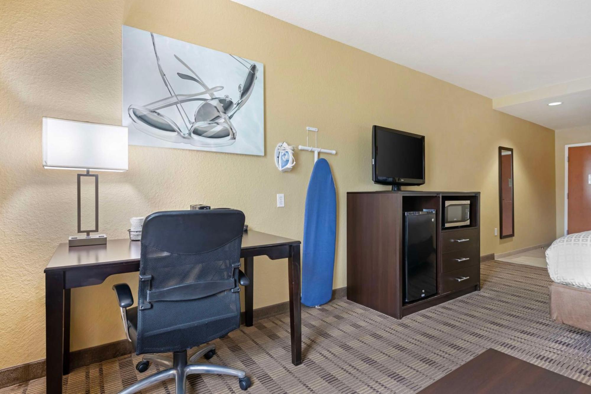 Western Edgewater Hotel 3*