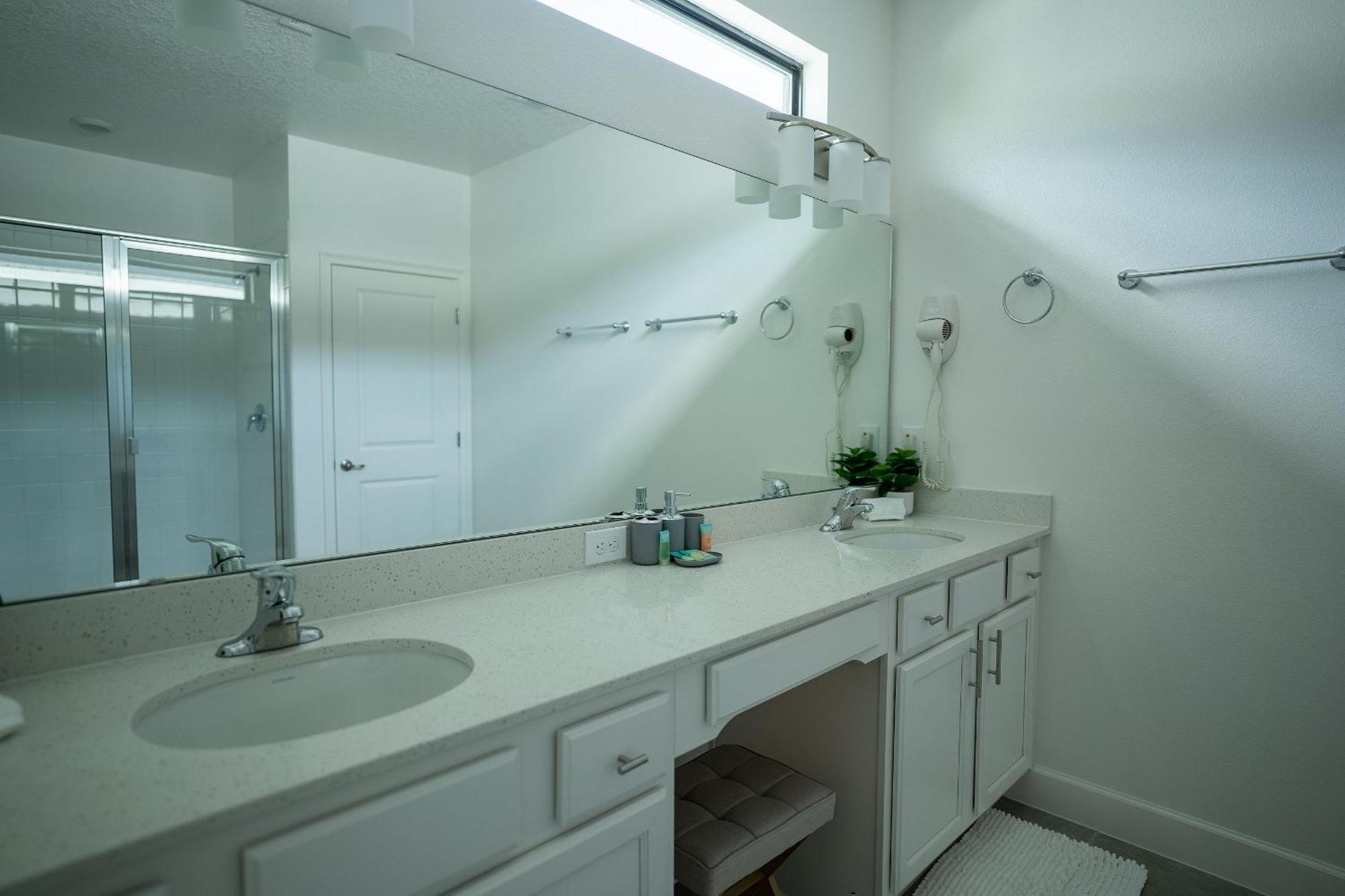 Brand New 11bdrms Vacation House, Sleeps 25! * Orlando