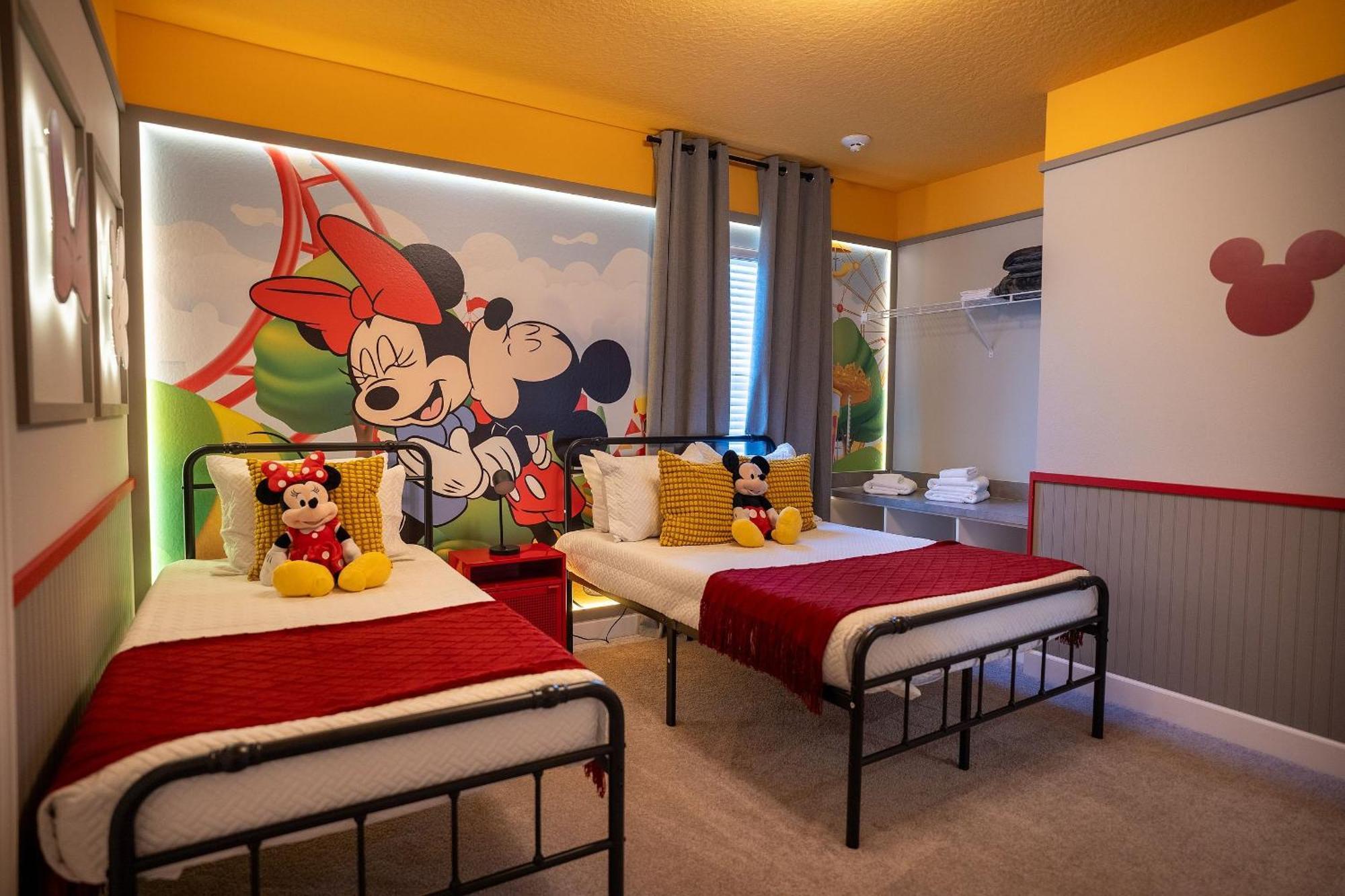 Brand New 11bdrms Vacation House, Sleeps 25! * Orlando
