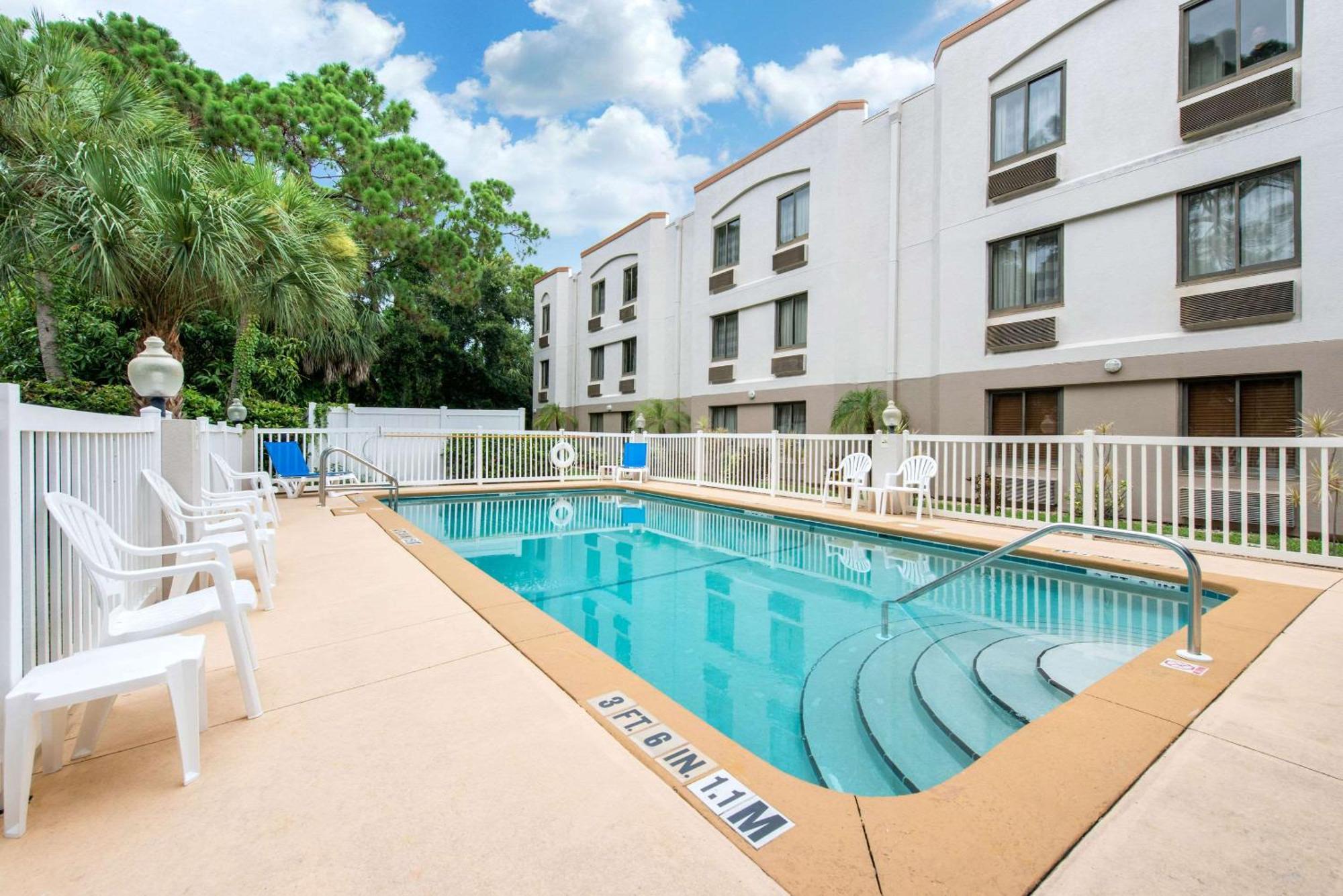 Inn Sleep North Sarasota