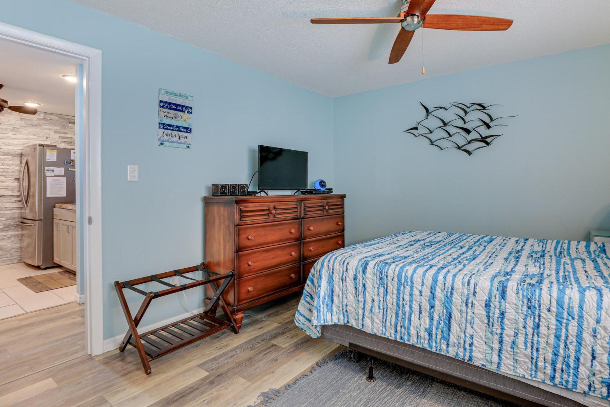 Beachfront With Pool Access! Apartment