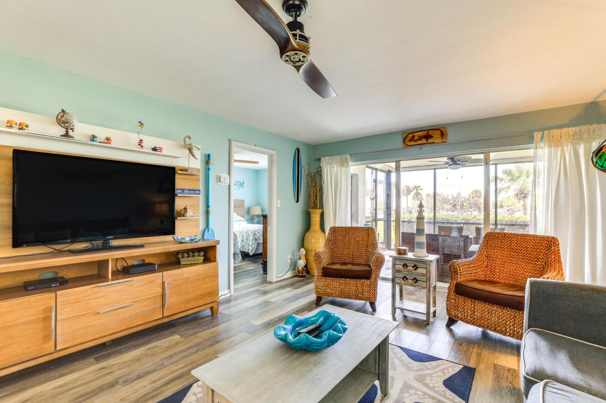 Beachfront With Pool Access! Apartment