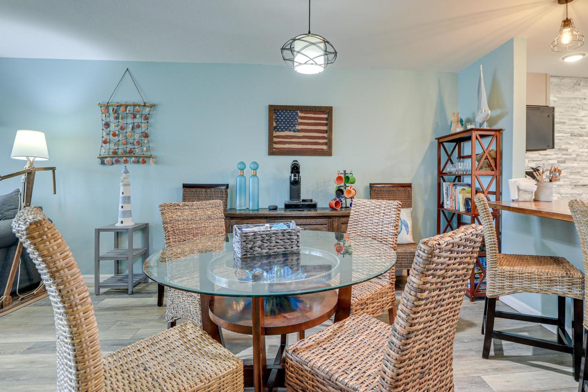 Beachfront With Pool Access! *