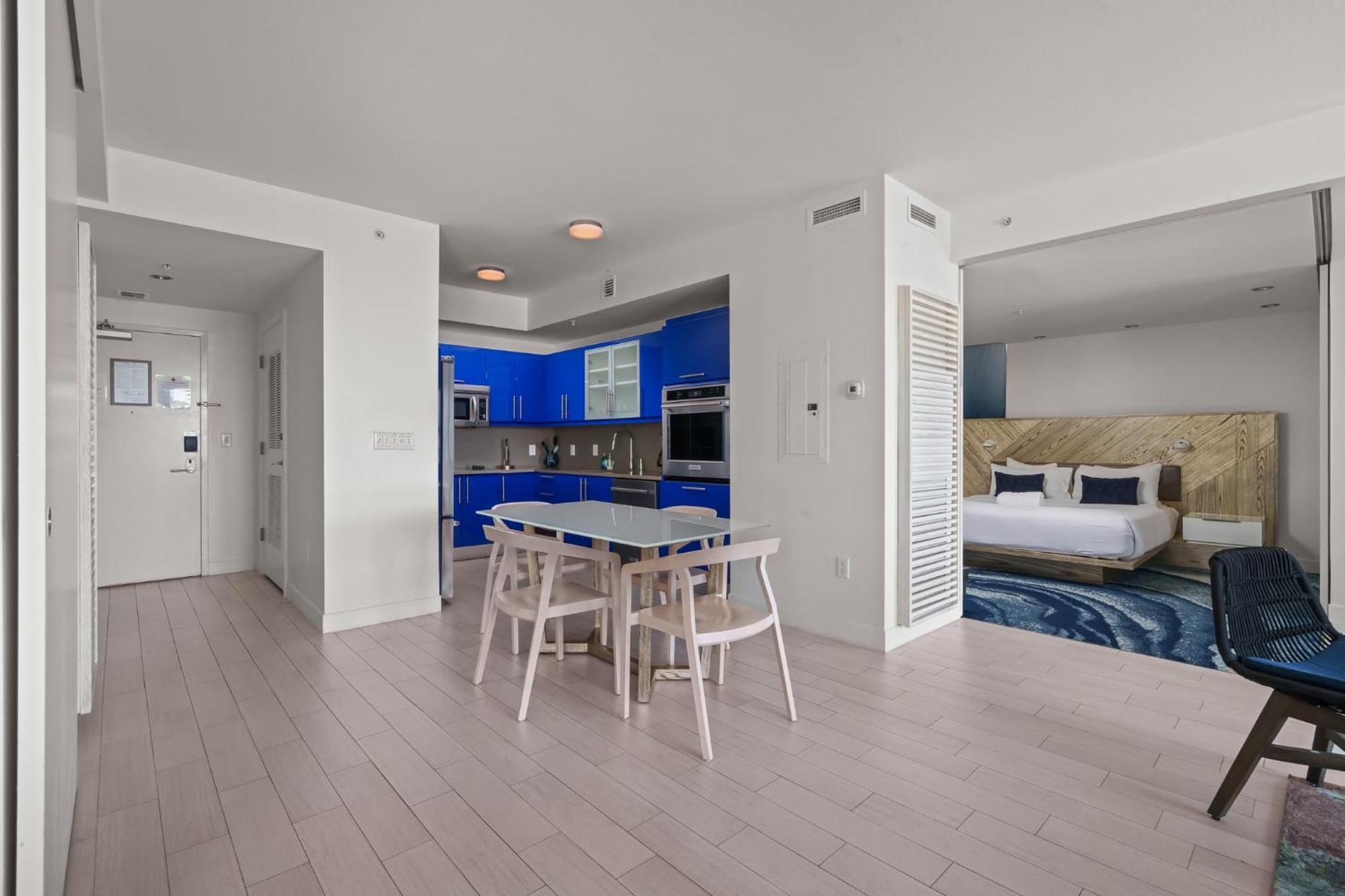 Luxury 2br Lauderdale W With Double Living Room, Ocean & Intercoastal Views, Brand New Sofas! Apartment *
