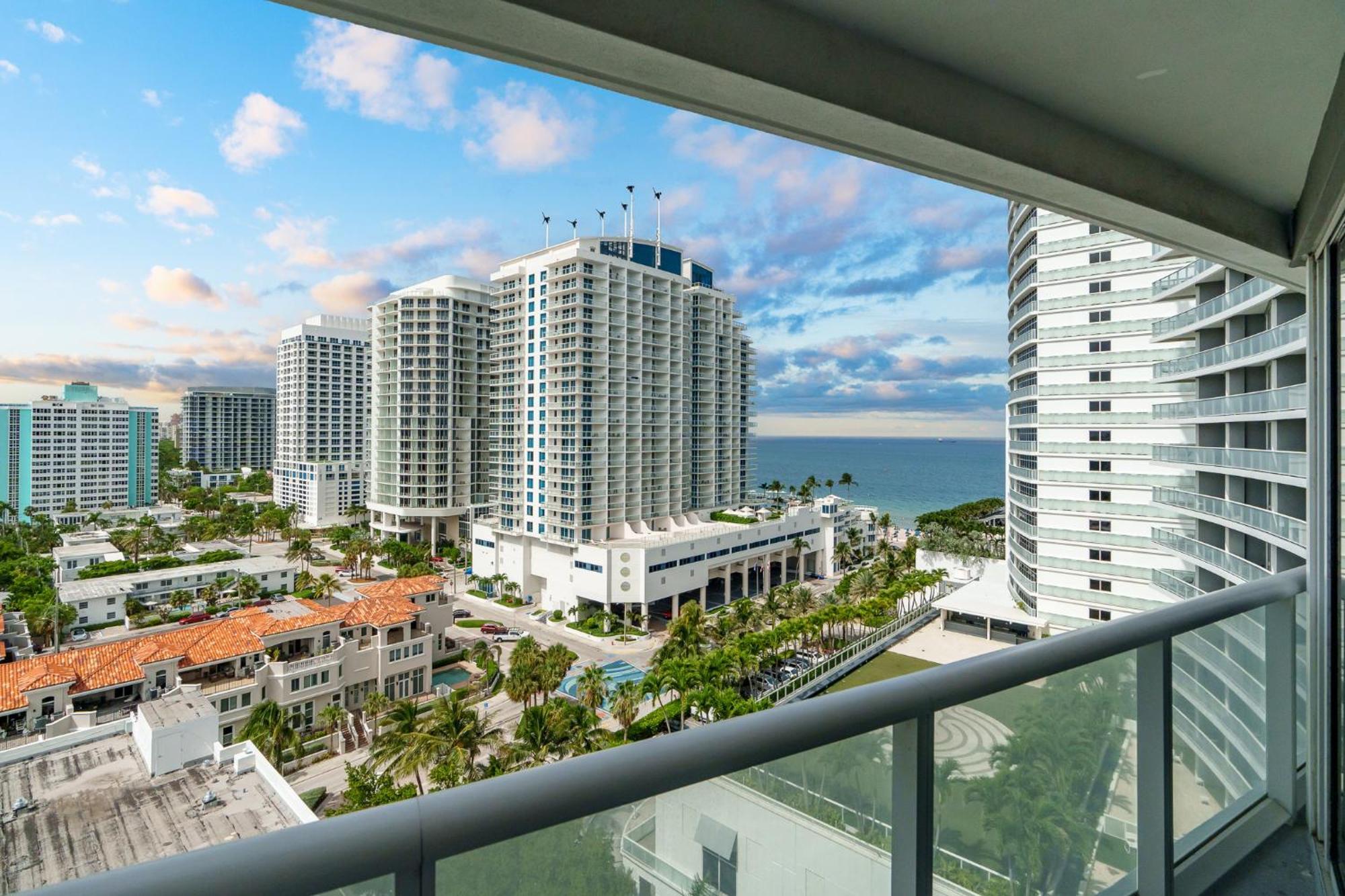 Luxury 2br Lauderdale W With Double Living Room, Ocean & Intercoastal Views, Brand New Sofas! Fort Lauderdale