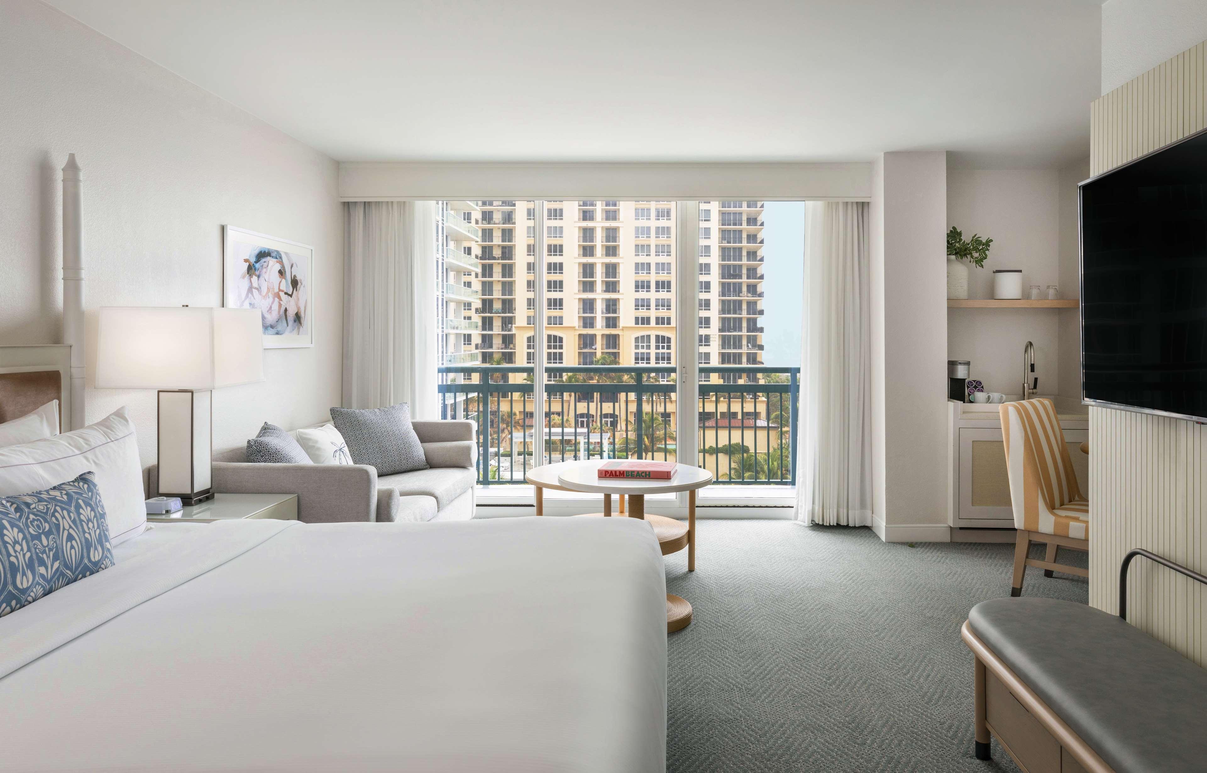 Resort The Singer Oceanfront Resort, Curio Collection By Hilton Riviera Beach