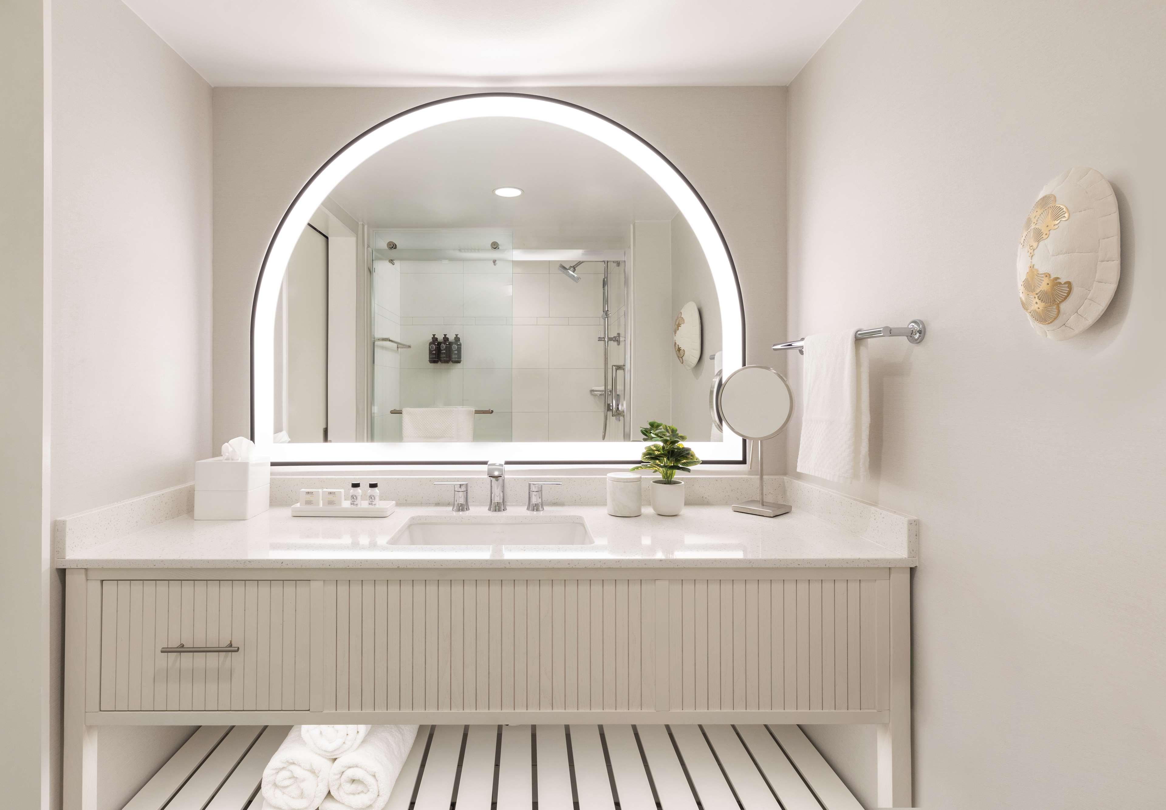 The Singer Oceanfront Resort, Curio Collection By Hilton Resort