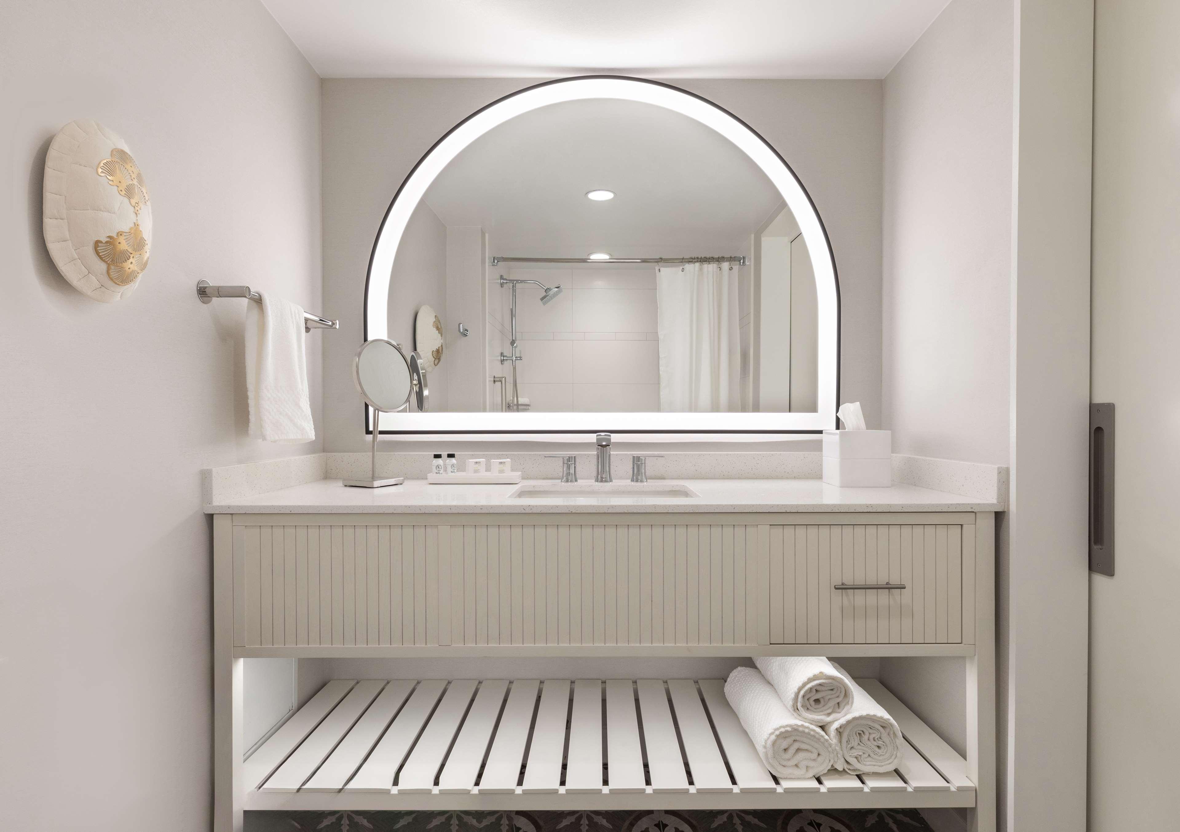 Resort The Singer Oceanfront Resort, Curio Collection By Hilton