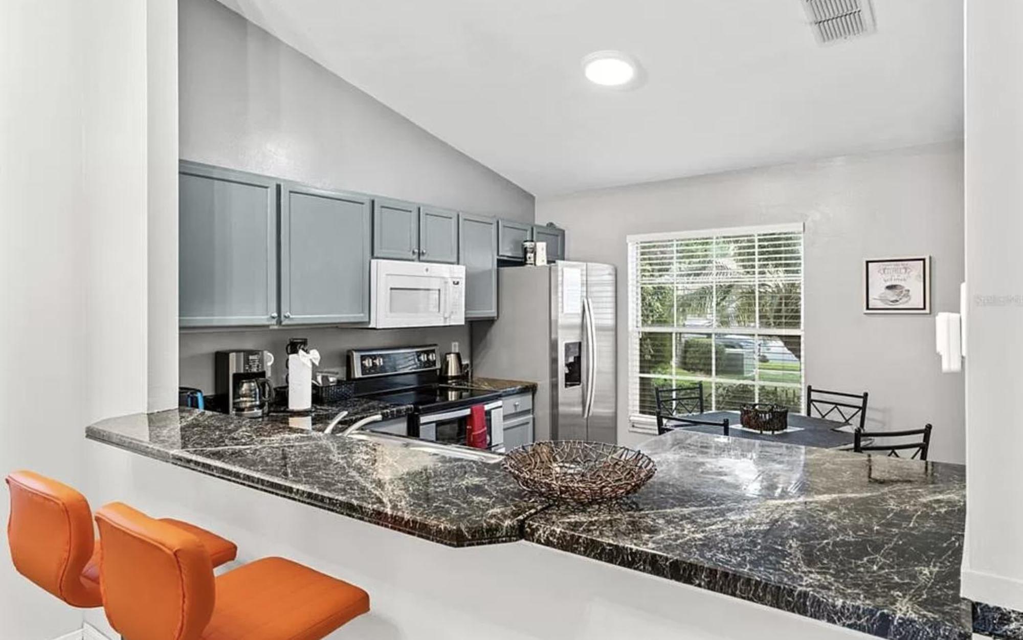 Renovated Entire Close 2 Disney Holiday home