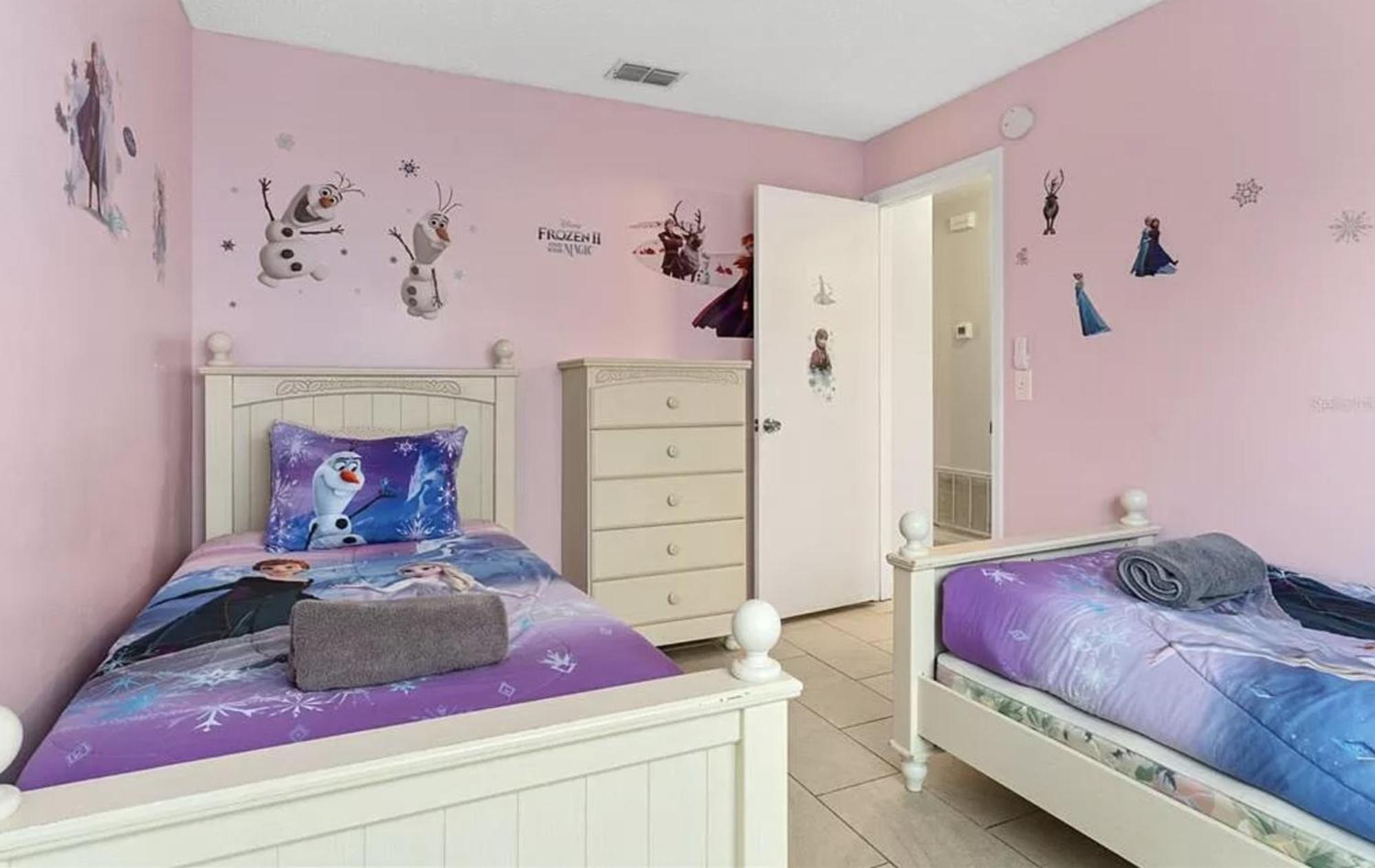 Renovated Entire Close 2 Disney Holiday home *