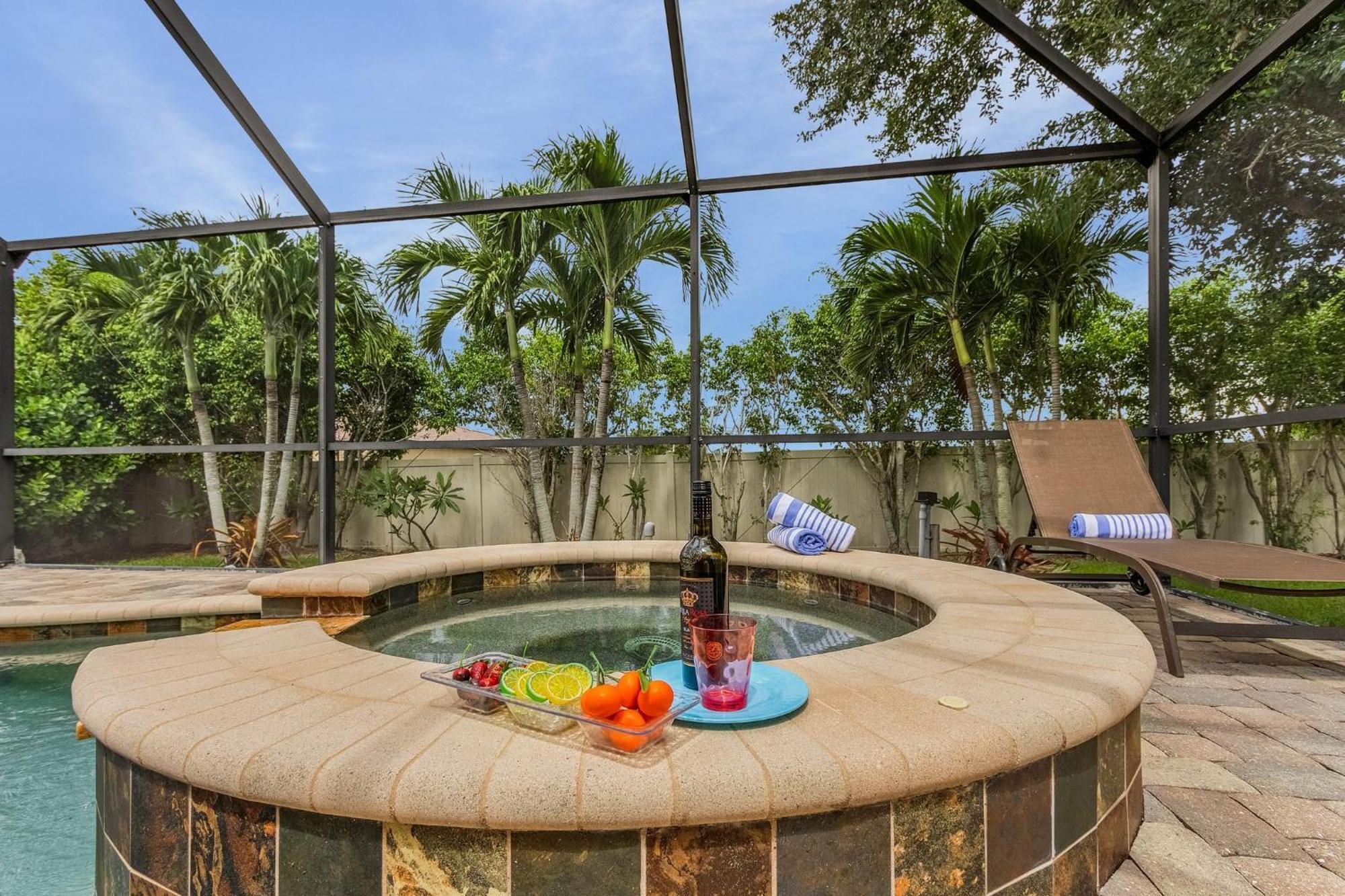 Tropical Oasis, Heated Pool And - Crystal Waters - Roelens Cape Coral