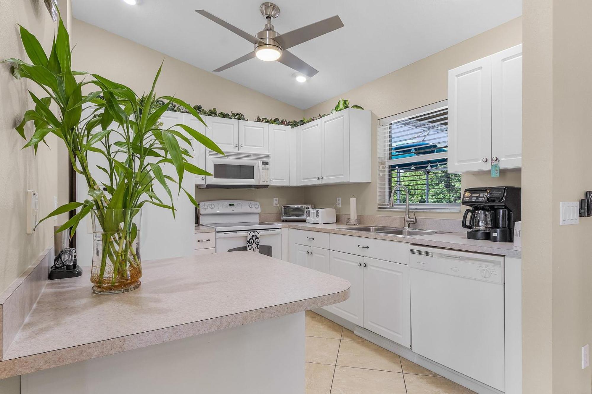 Tropical Oasis, Heated Pool And - Crystal Waters - Roelens Holiday home *