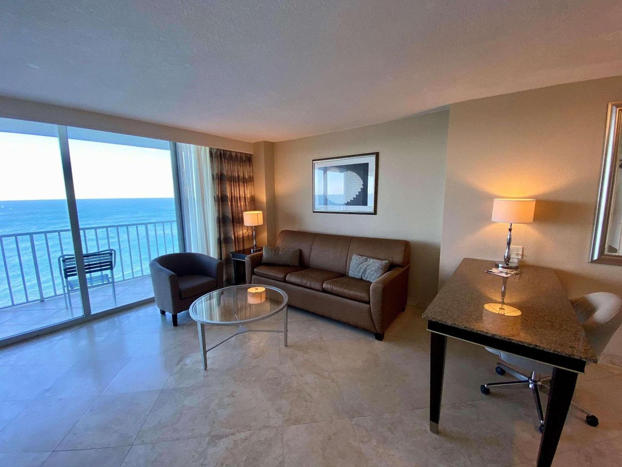 Radisson Oceanfront 3*