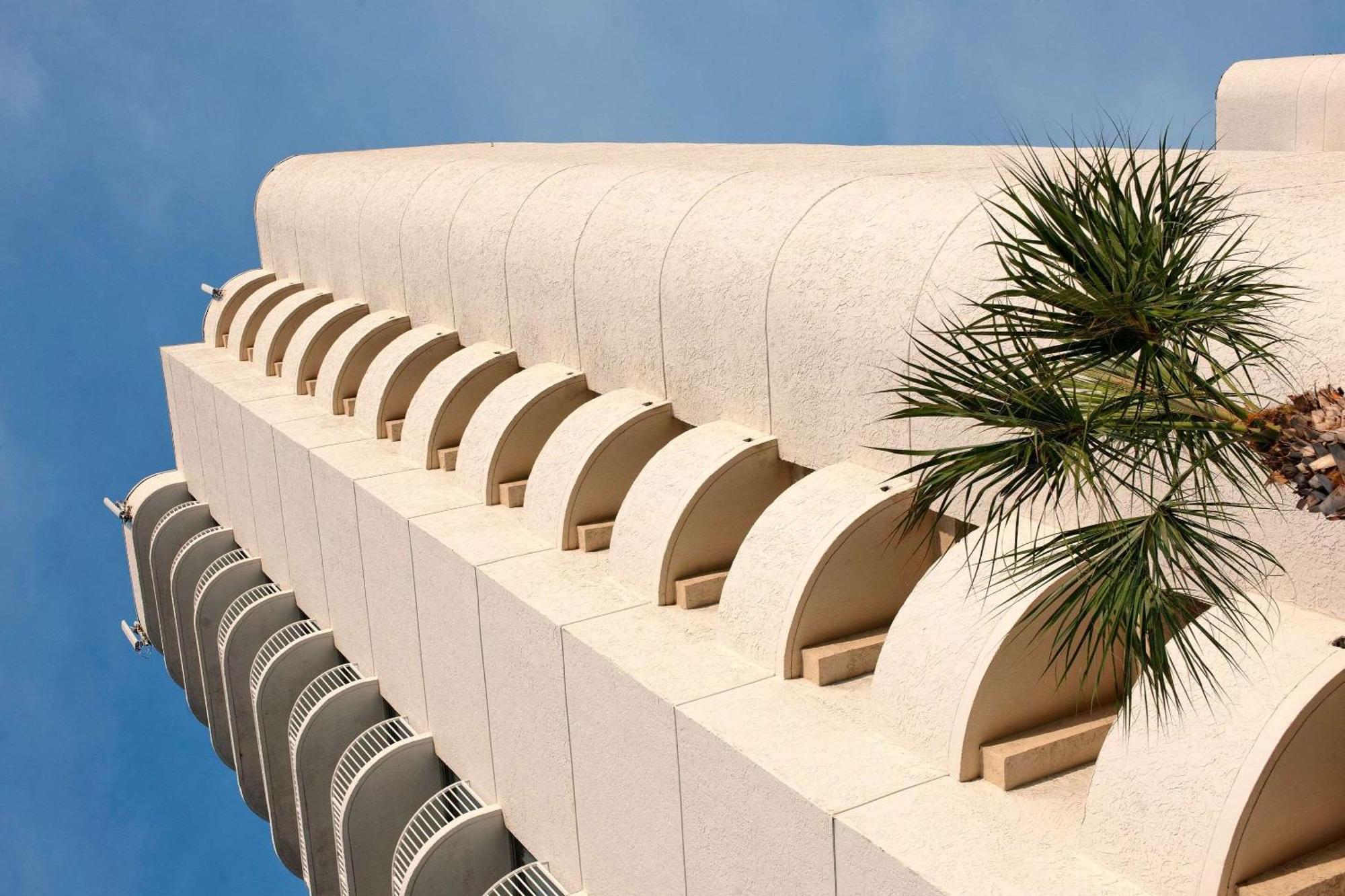 Hotel Radisson Oceanfront 3*