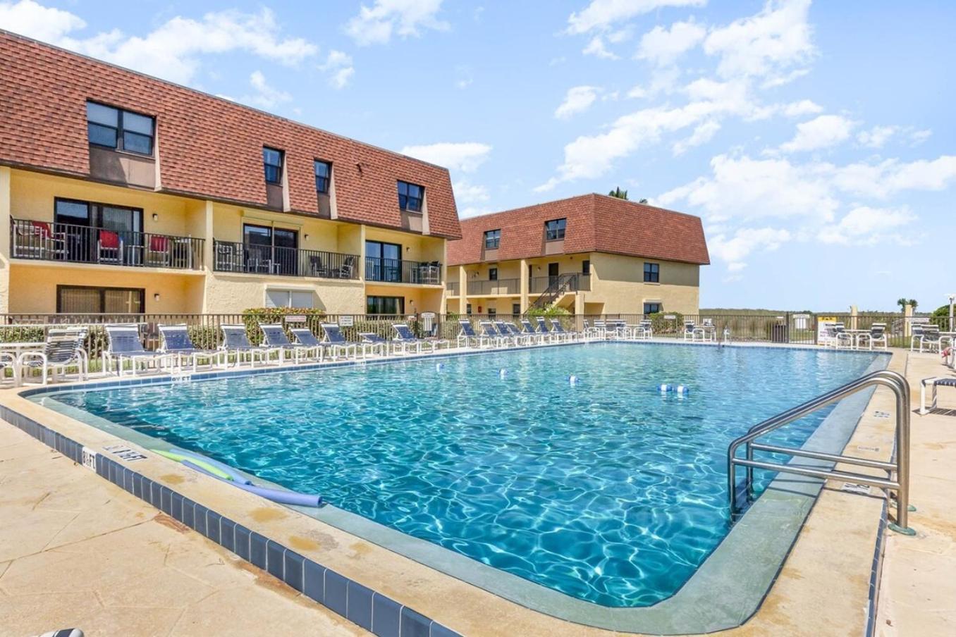 Pier Pressure Beachfront Wpool Apartment *