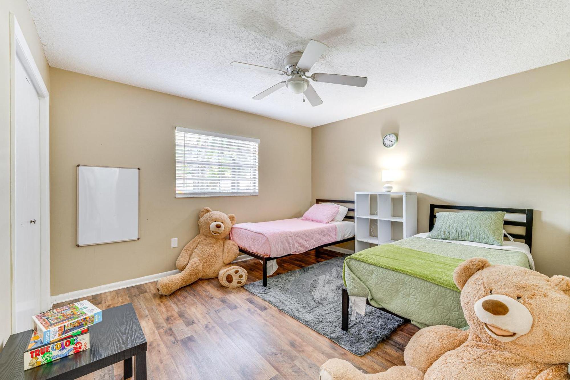 Spacious With Private Outdoor Oasis! *