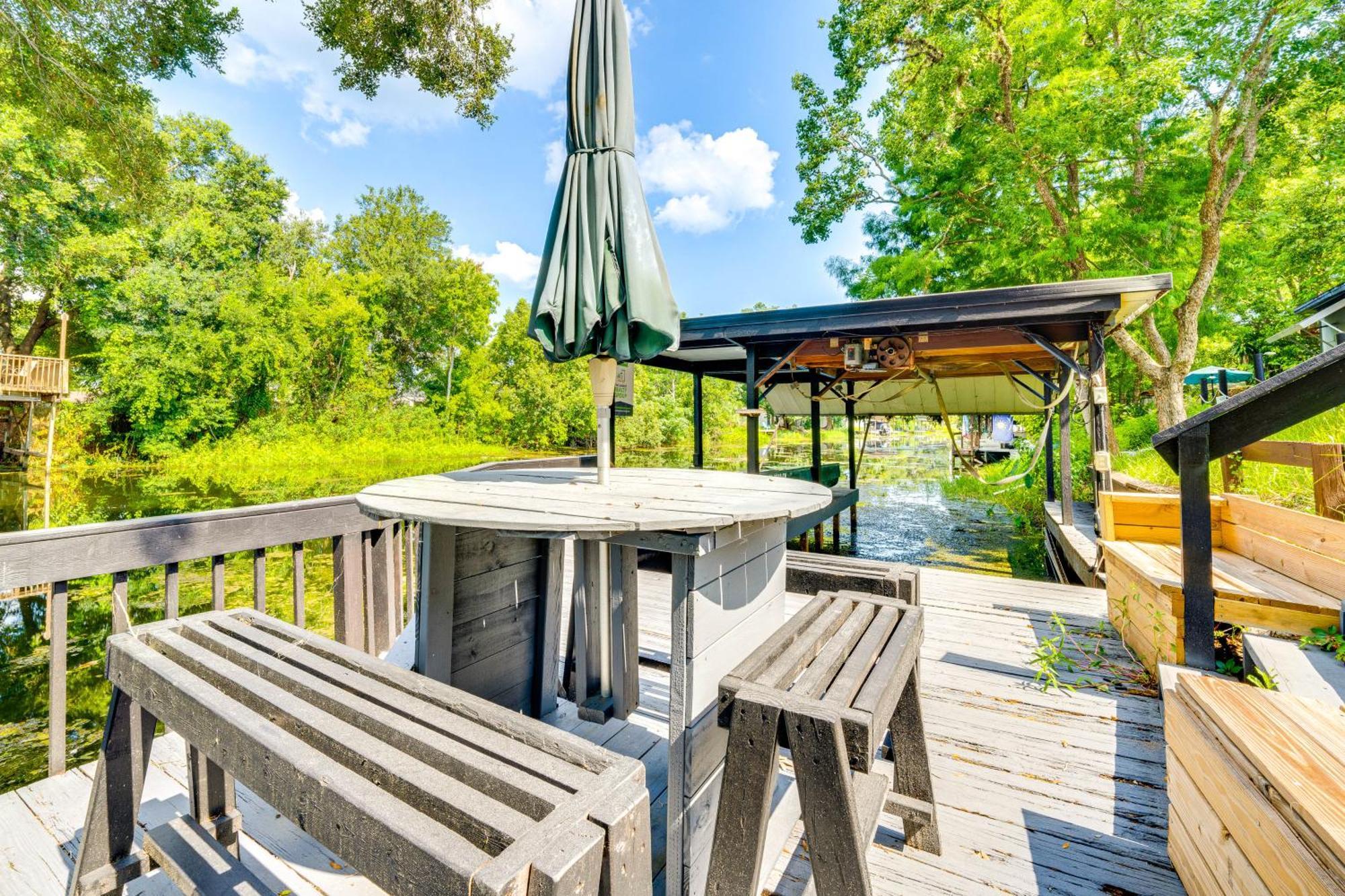 Spacious With Private Outdoor Oasis! Tavares