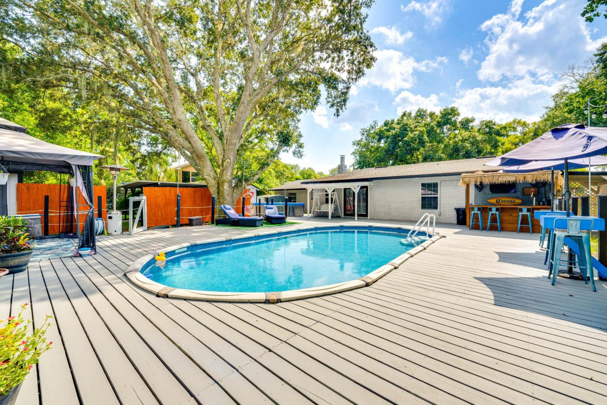 Spacious With Private Outdoor Oasis! * Tavares