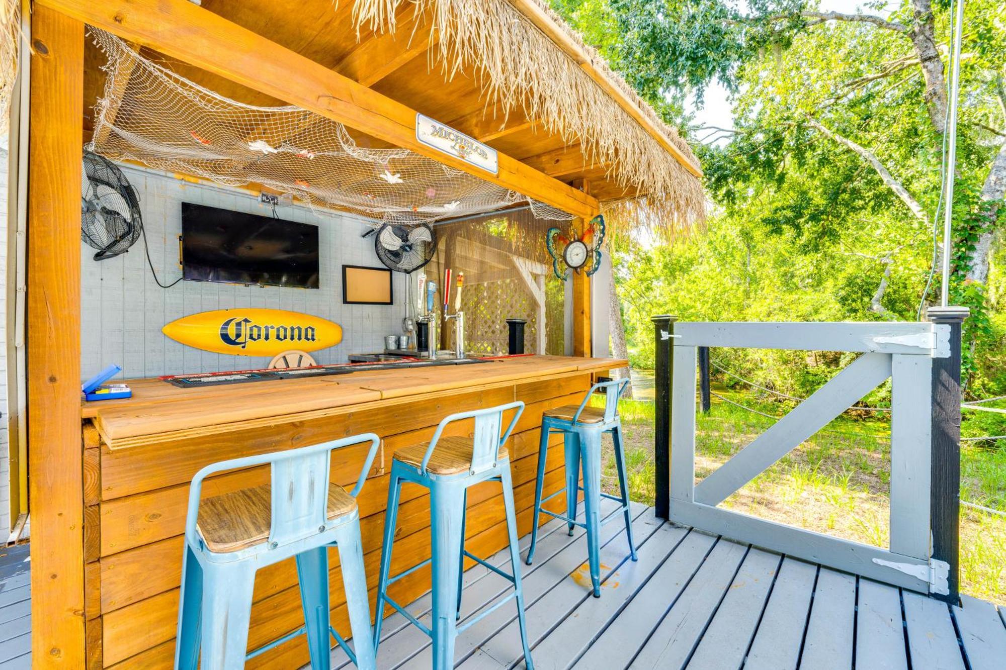 Spacious With Private Outdoor Oasis! Holiday home