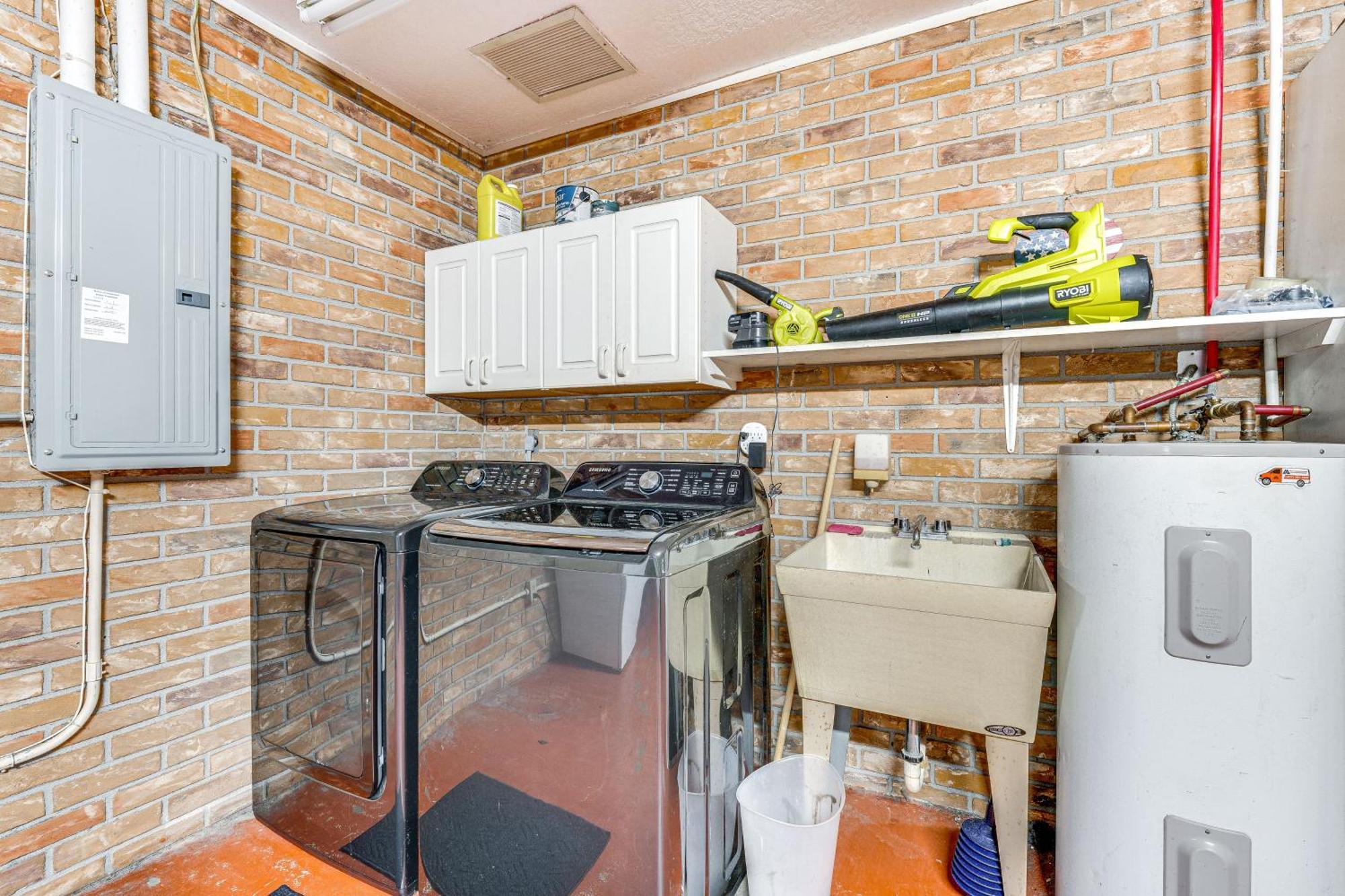 Spacious With Private Outdoor Oasis! Holiday home *