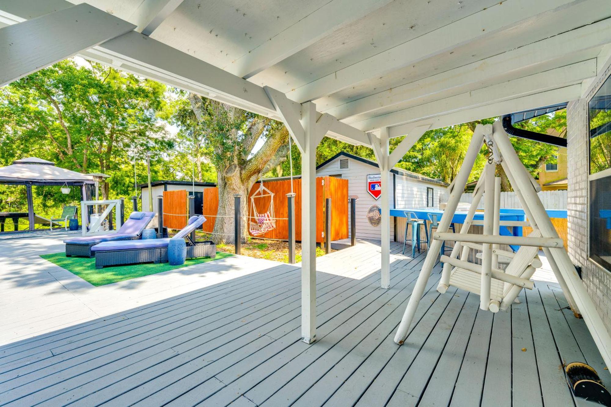 Spacious With Private Outdoor Oasis!