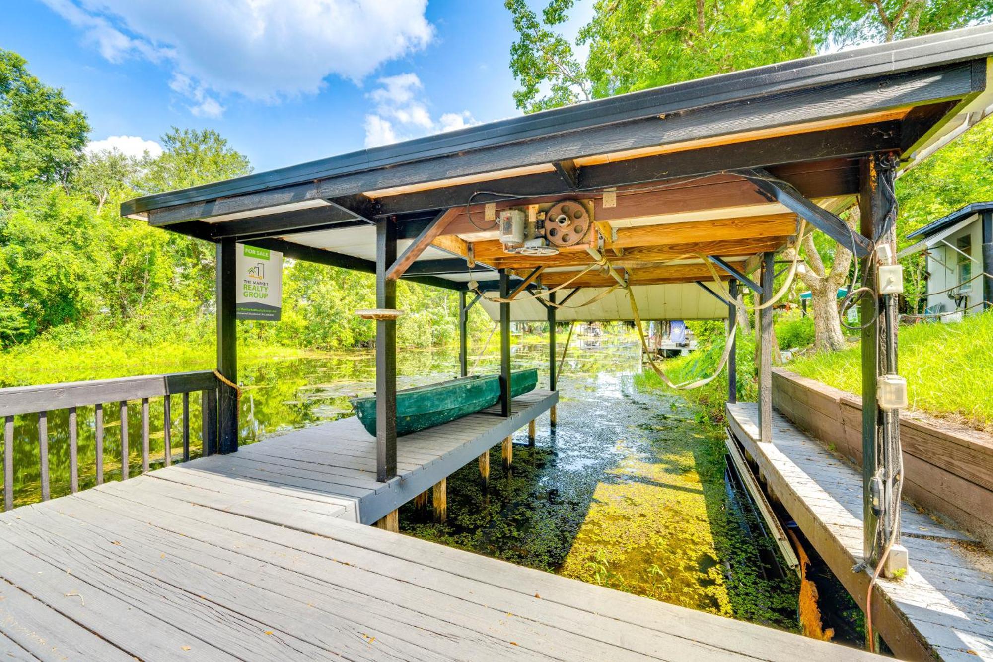 Spacious With Private Outdoor Oasis! Tavares