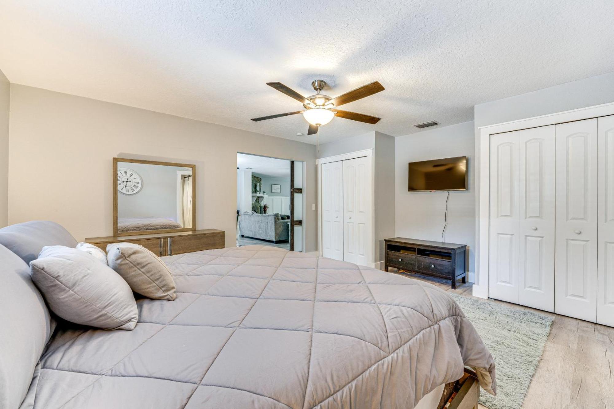 Spacious With Private Outdoor Oasis!